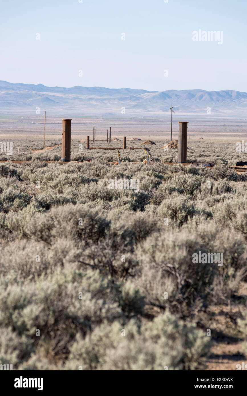 La trasmissione di energia elettrica della torre installate basi il grande bacino, nel deserto dello Utah. Foto Stock
