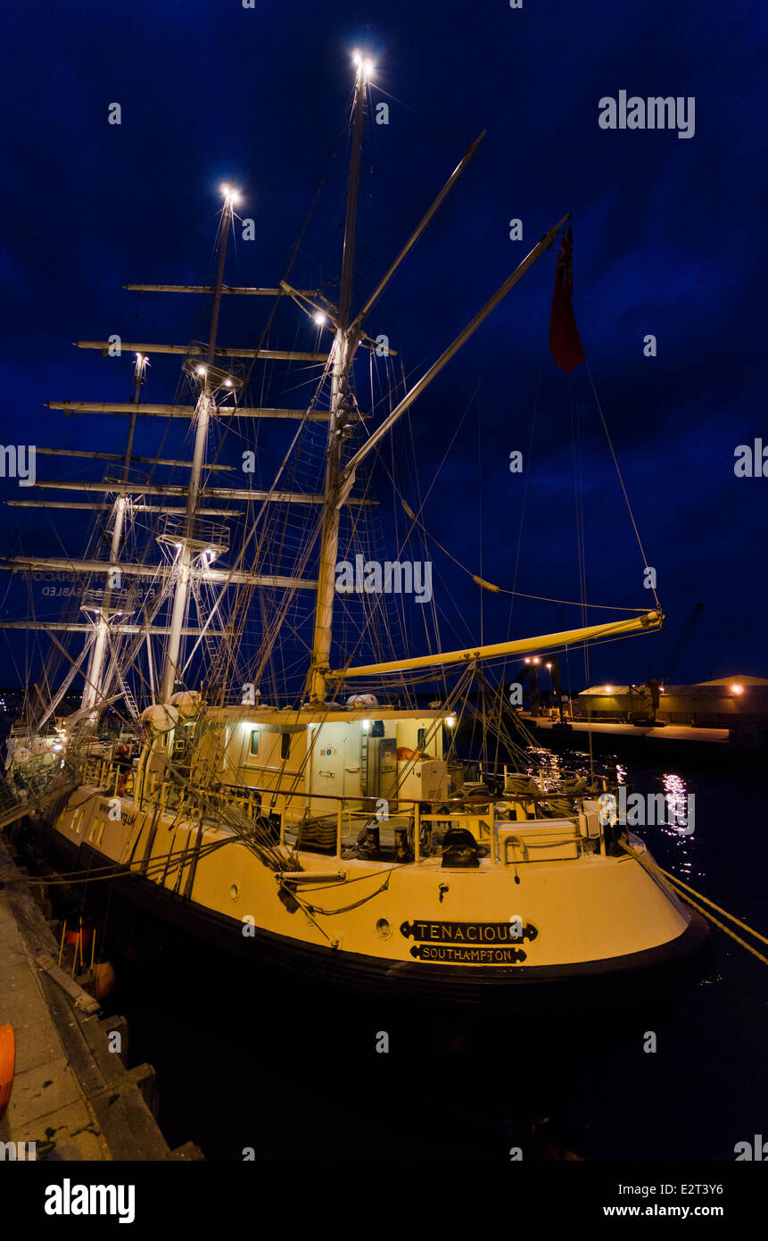 Poole, Dorset, Regno Unito. Xx Giugno, 2014. Il 65 metro lungo Giubileo barca a vela Trust nave scuola per i disabili JST visite tenace Poole Dorset UK per un paio di giorni prima di una 5 giorni di vela che termina a Southampton, la sua casa port. 20 giugno 2014 sera un concerto di musica folk e sea shanties seguita da una giornata aperta al pubblico. Il 50% dell' equipaggio hanno disabilità. Credito: Roger Allen Fotografia/Alamy Live News Foto Stock