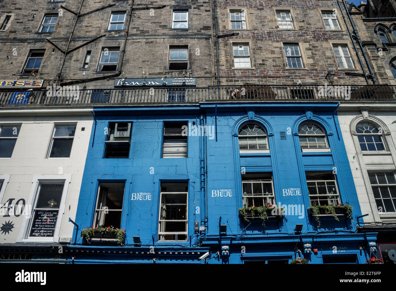 Storici edifici a schiera di Victoria Street, Edimburgo Foto Stock