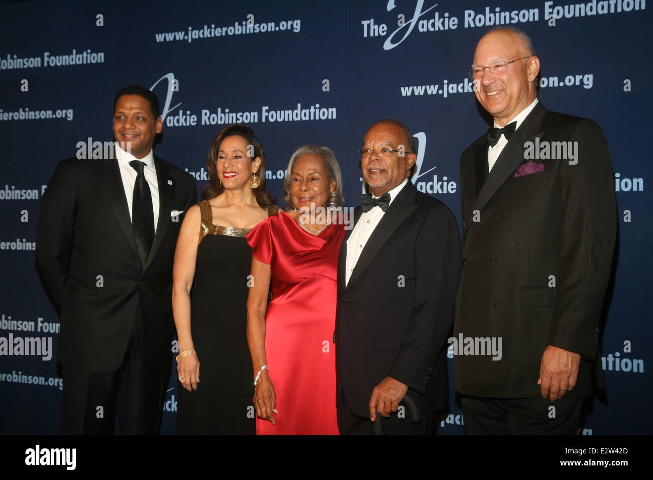 Il Jackie Robinson Foundation premi annuali la cena presso il Waldorf Astoria offre: Gregg Gonsalves,Della Britton Baeza,Rachel Robinson,dott. Henry Louis Gates,JR,Leonard C. Coleman,Jr dove: la città di New York, New York, Stati Uniti quando: 04 Mar 2013 Foto Stock Il Jackie Robinson Foundation premi annuali la cena presso il Waldorf Astoria offre: Gregg Gonsalves,Della Britton Baeza,Rachel Robinson,dott. Henry Louis Gates,JR,Leonard C. Coleman,Jr dove: la città di New York, New York, Stati Uniti quando: 04 Mar 2013 Foto Stock