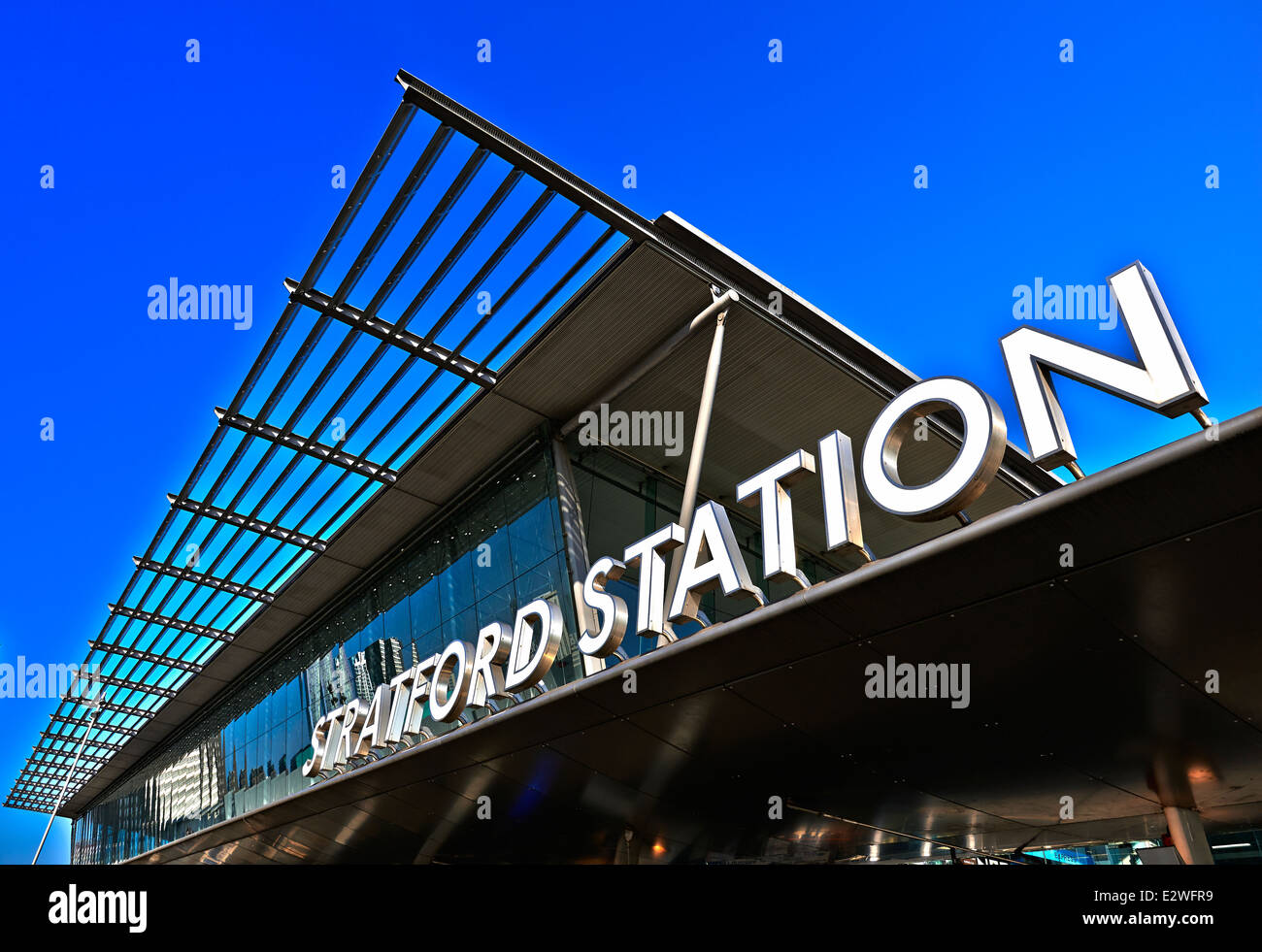 La stazione di Stratford è un multilivello di grandi dimensioni dalla stazione di Stratford Foto Stock