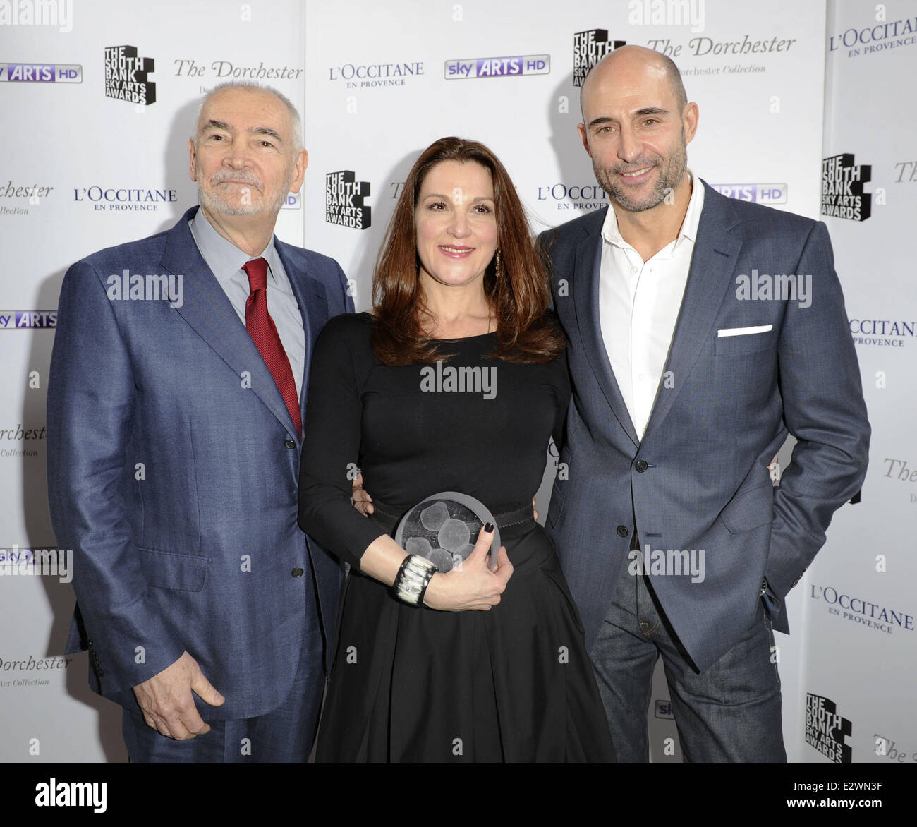 South Bank Sky Arts Awards tenutosi presso il Dorchester - Arrivi con: Michael Wilson,Barbara Broccoli,Mark Strong dove: Londra, Regno Unito quando: 12 Mar 2013 Foto Stock