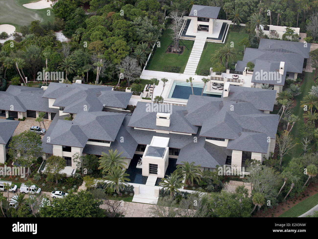 Vedute aeree di ex superstar NBA Michael Jordan è di nuovo a casa in Florida.  Recentemente completato la proprietà di lusso vanta 11 camere da letto, un  pool house e naturalmente una