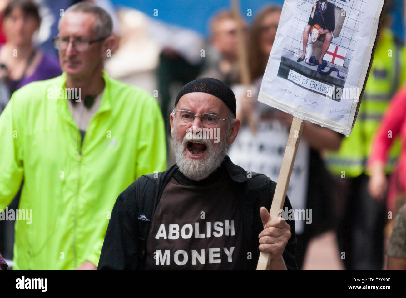 Londra, 21 giugno 2014. Un manifestante chiede l' abolizione del credito di denaro: Paolo Davey/Alamy Live News Foto Stock