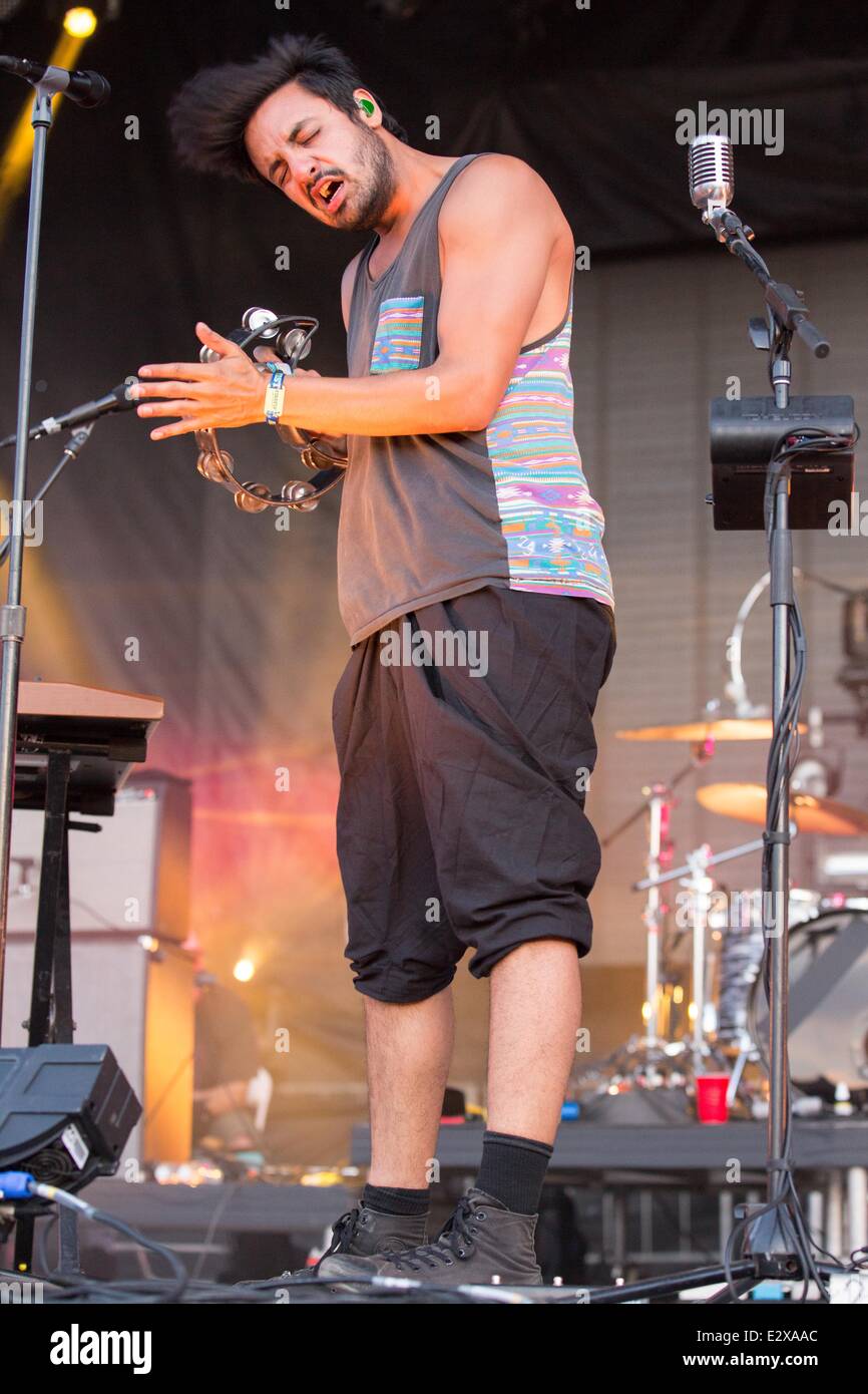 Dover, Delaware, Stati Uniti d'America. Xx Giugno, 2014. Il cantante SAMEER GADHIA della band giovani il gigante si esibisce dal vivo al 2014 Firefly Music Festival di Dover, Delaware Credit: Daniel DeSlover/ZUMAPRESS.com/Alamy Live News Foto Stock