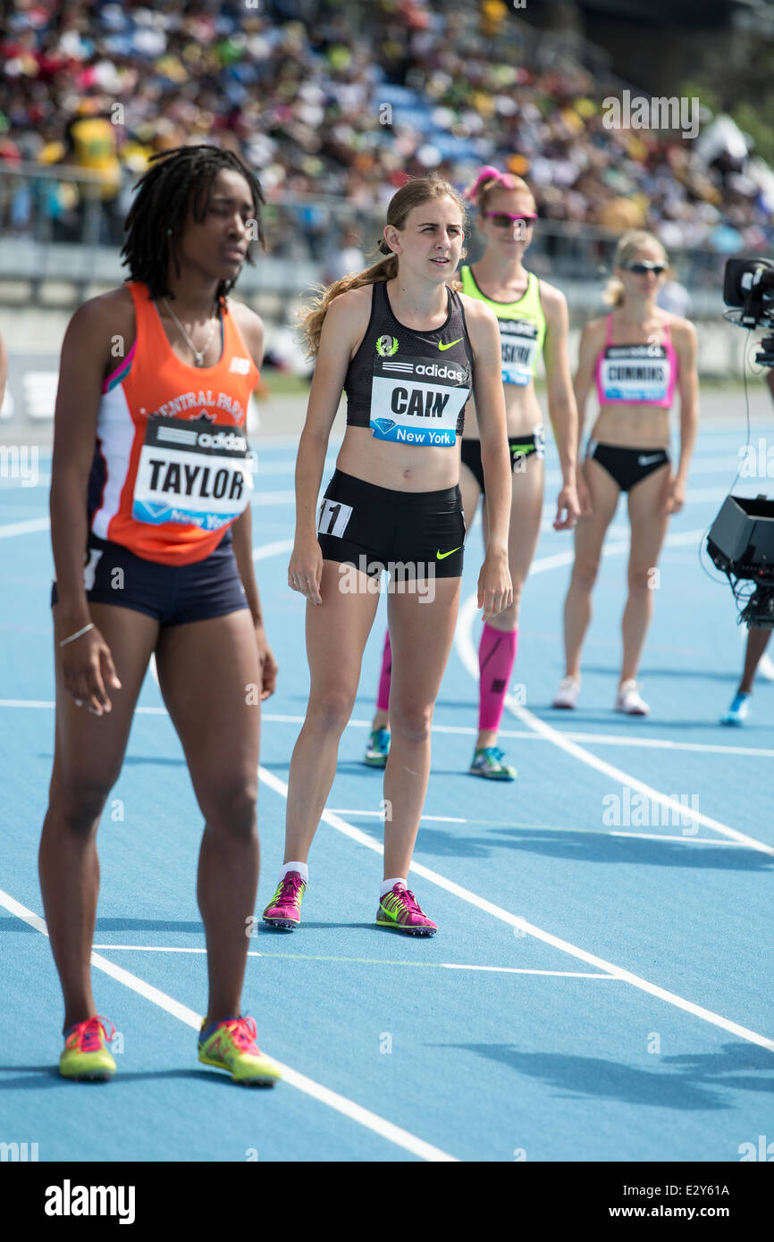 Maria di Caino (USA) a competere in 800m al 2014 Adidas via e il campo Grand Prix. Foto Stock