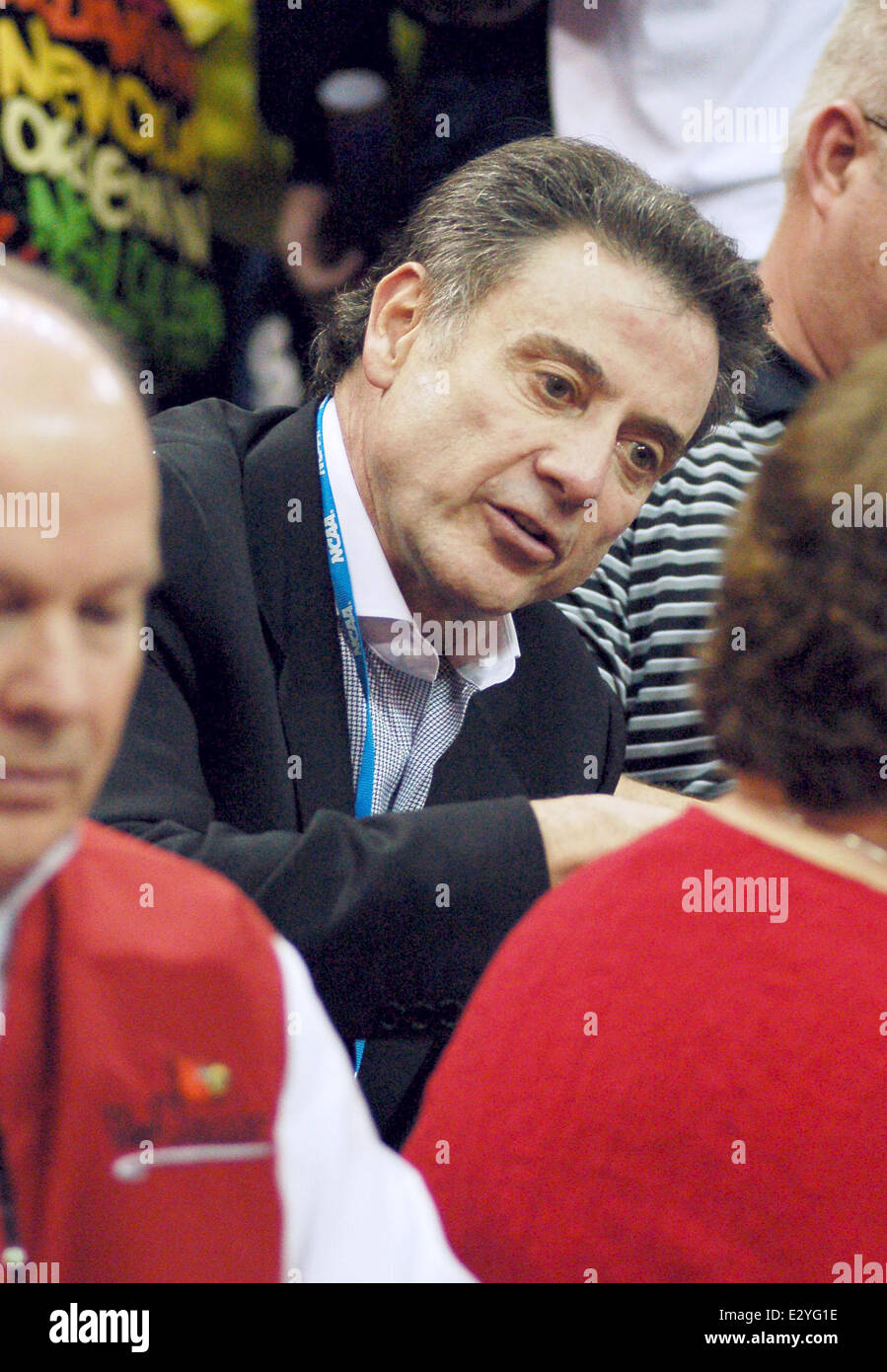 NCAA femminile finale di basket quattro partita di campionato 2013. Rick Pitino, capo allenatore di Louisville Cardinali di pallacanestro del Mens Foto Stock