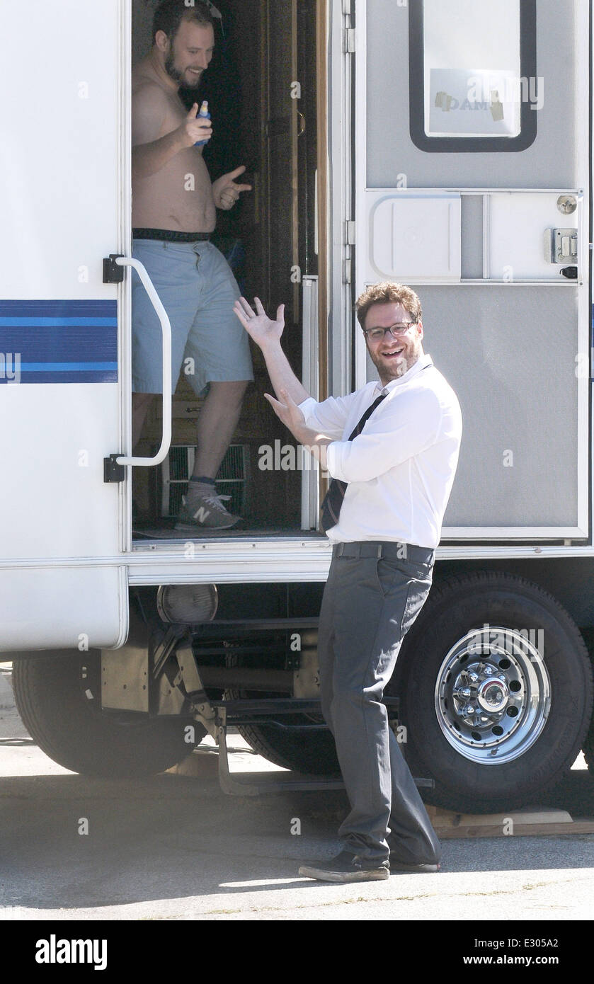 Attore Seth Rogen è stato avvistato essendo pippo sul set del suo film 'L'Townies' ,fu visto fare divertire il ragazzo per indossare un cielo pantaloncini blu con: Seth Rogen dove: Los Angeles, CA, Stati Uniti quando: 19 Apr 2013 Foto Stock