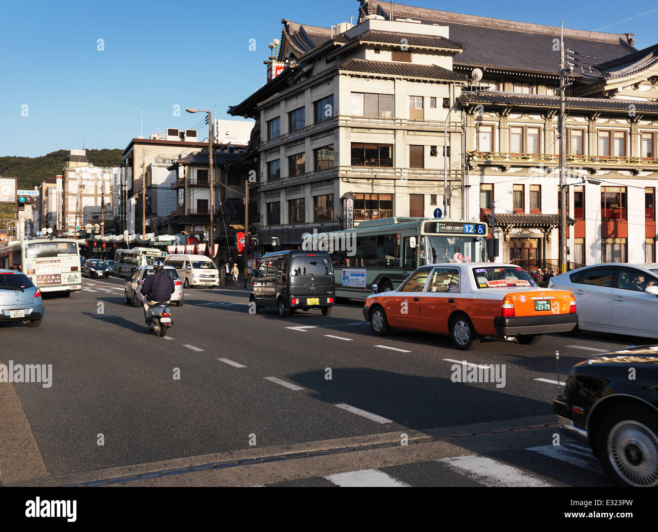 Sulle vetture di Shijo dori street, Gion, Kyoto, Giappone 2014 Foto Stock