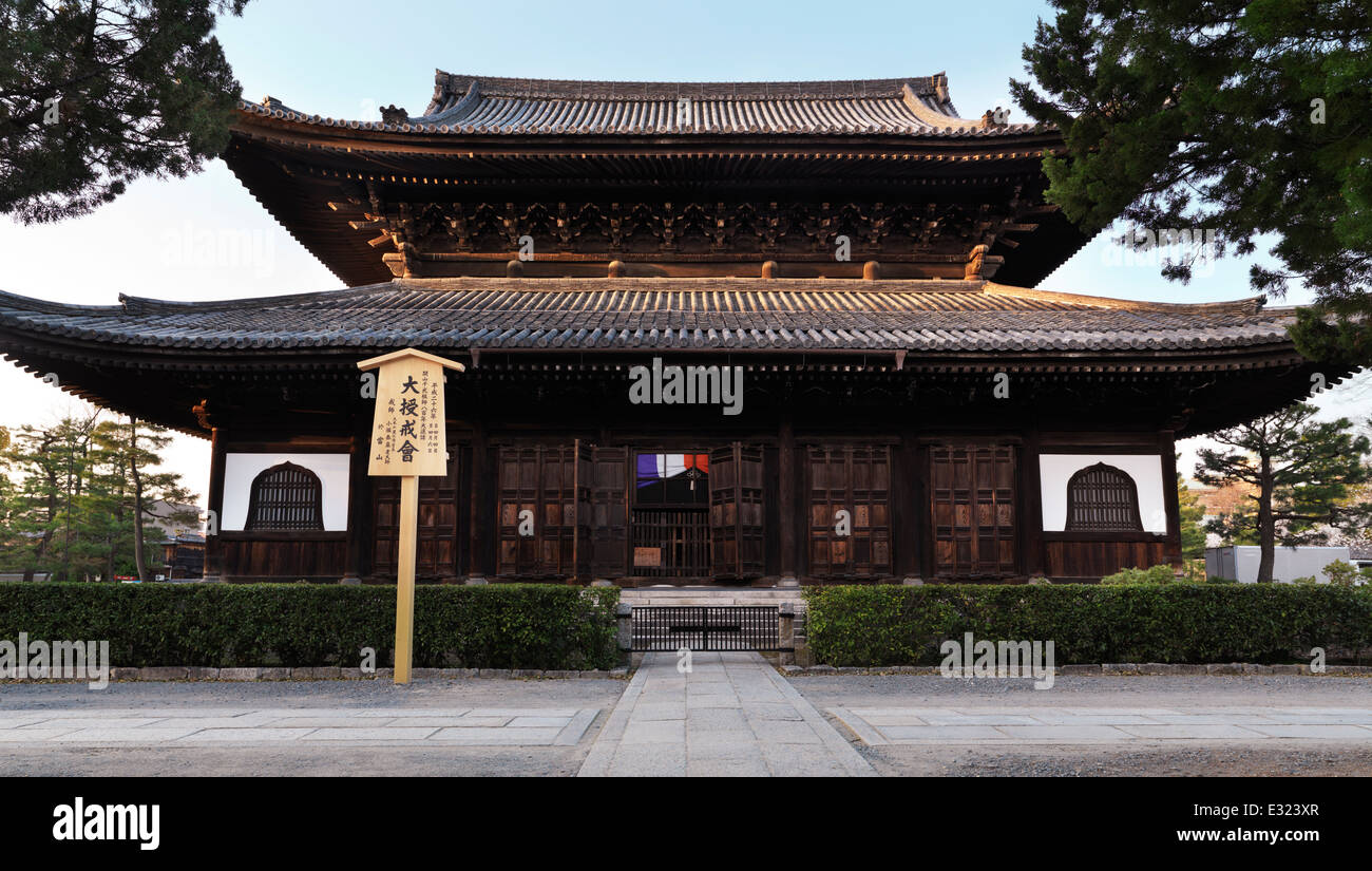 Kennin-ji una storica Zen tempio Buddista sala principale in Higashiyama, Kyoto, Giappone. Uno dei cinque più importanti di Kyoto templi Zen Foto Stock