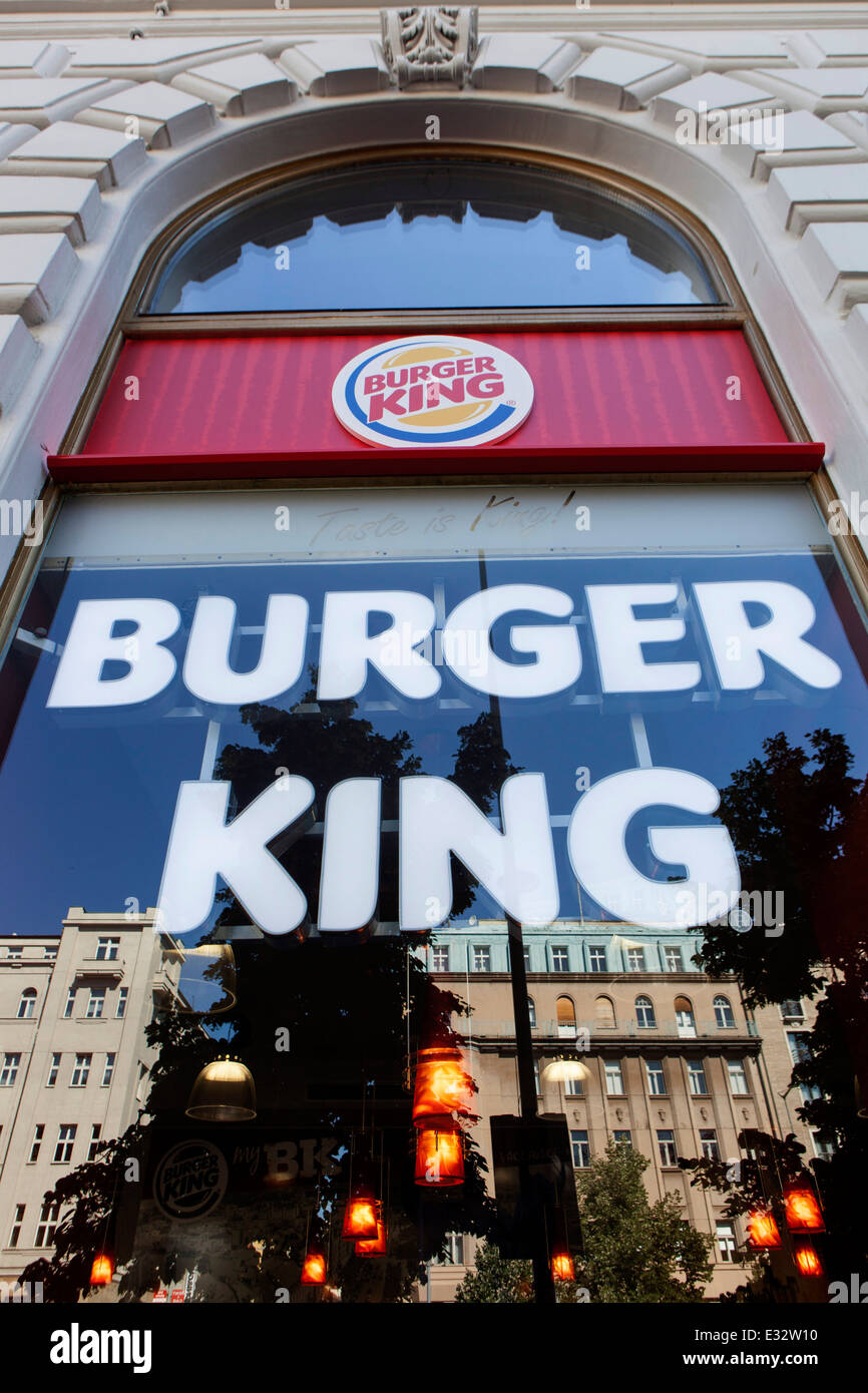 Burger King segno logo Wenceslas Square Praga, Repubblica Ceca Foto Stock