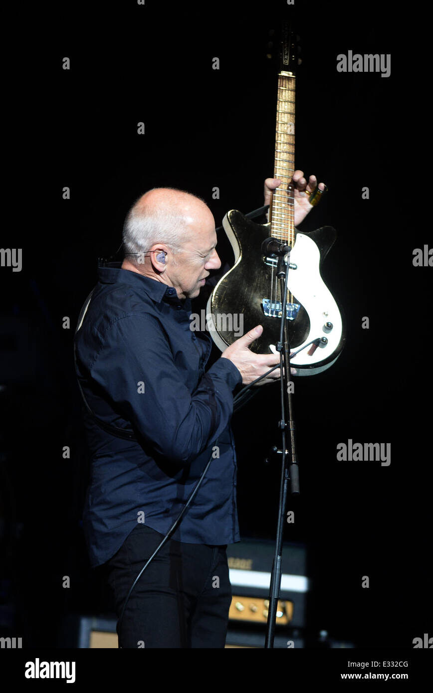 Mark Knopfler suona presso il Royal Albert Hall, dotata di: Mark Knopfler dove: Londra, Regno Unito quando: 27 Maggio 2013 Foto Stock