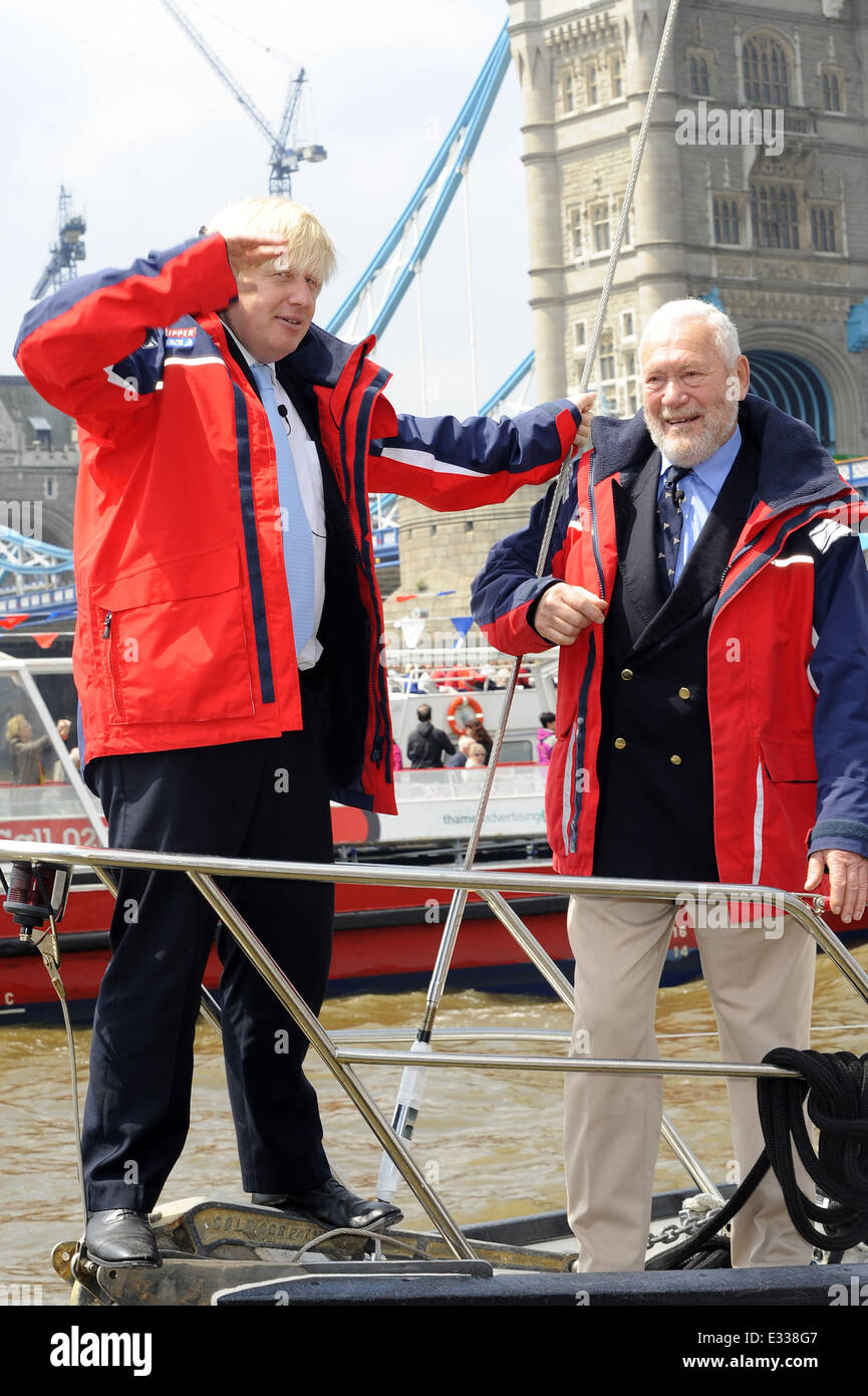 Boris Johnson e Sir Robin Knox-Johnston prendere parte in un photocall vicino al Tower Bridge per contrassegnare l'annuncio di Londra di essere scelti come città ospite per il giro del mondo in barca a vela con: Boris Johnson,Sir Robin Knox-Johnston dove: Londra, Regno Unito quando: 31 Maggio 2013 Foto Stock