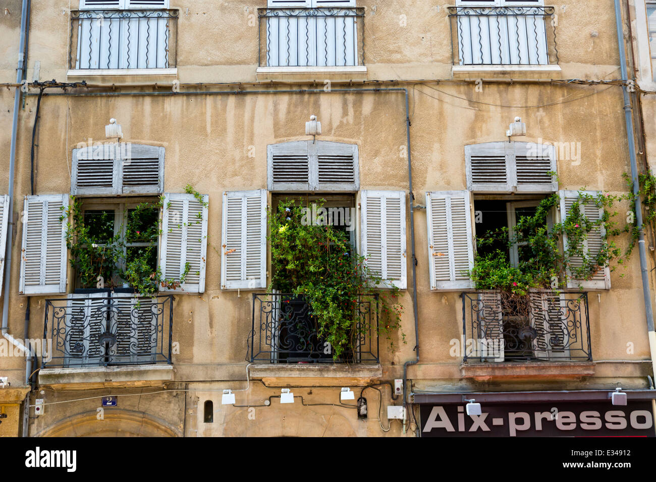 Tipiche di Windows in Aix-en-Provence, Francia Foto Stock