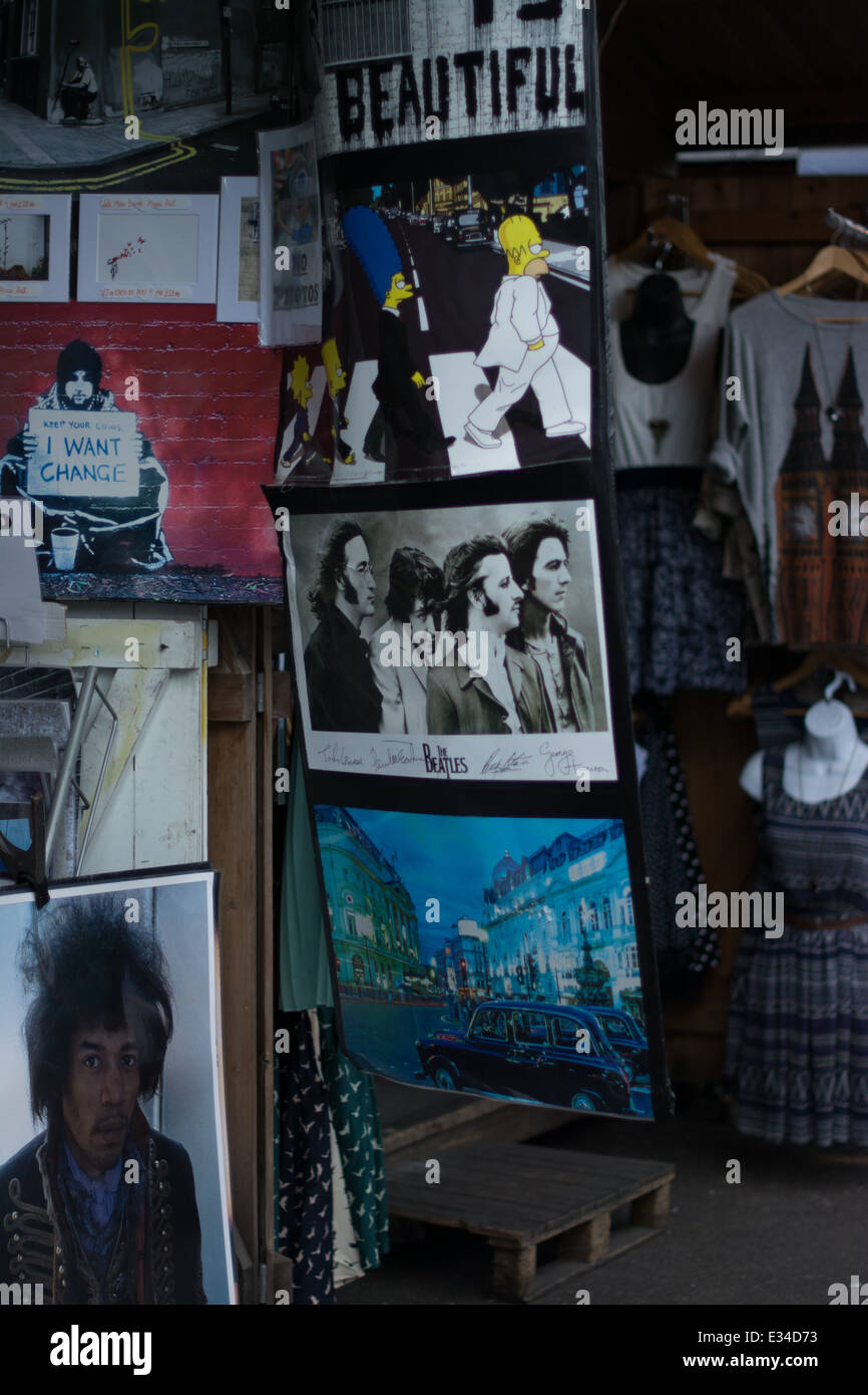Poster in vendita presso il mercato di Camden Foto Stock