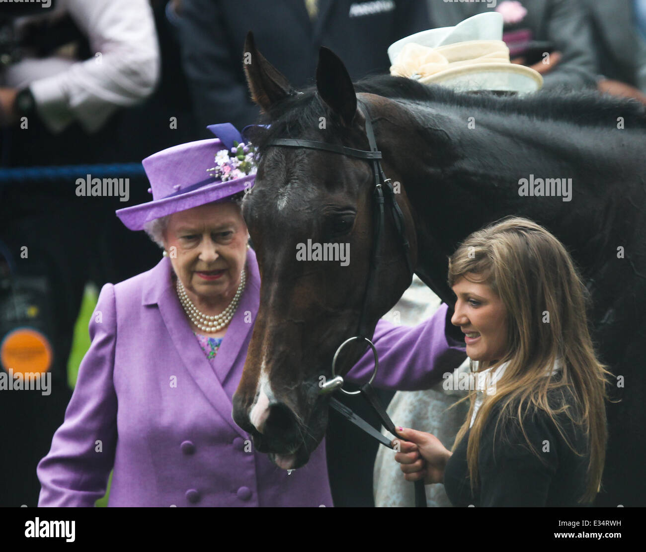 La Queens stima cavallo vince la Coppa d'Oro al Royal Ascot. È la prima volta in gara le 207 anni di storia che è stato Foto Stock