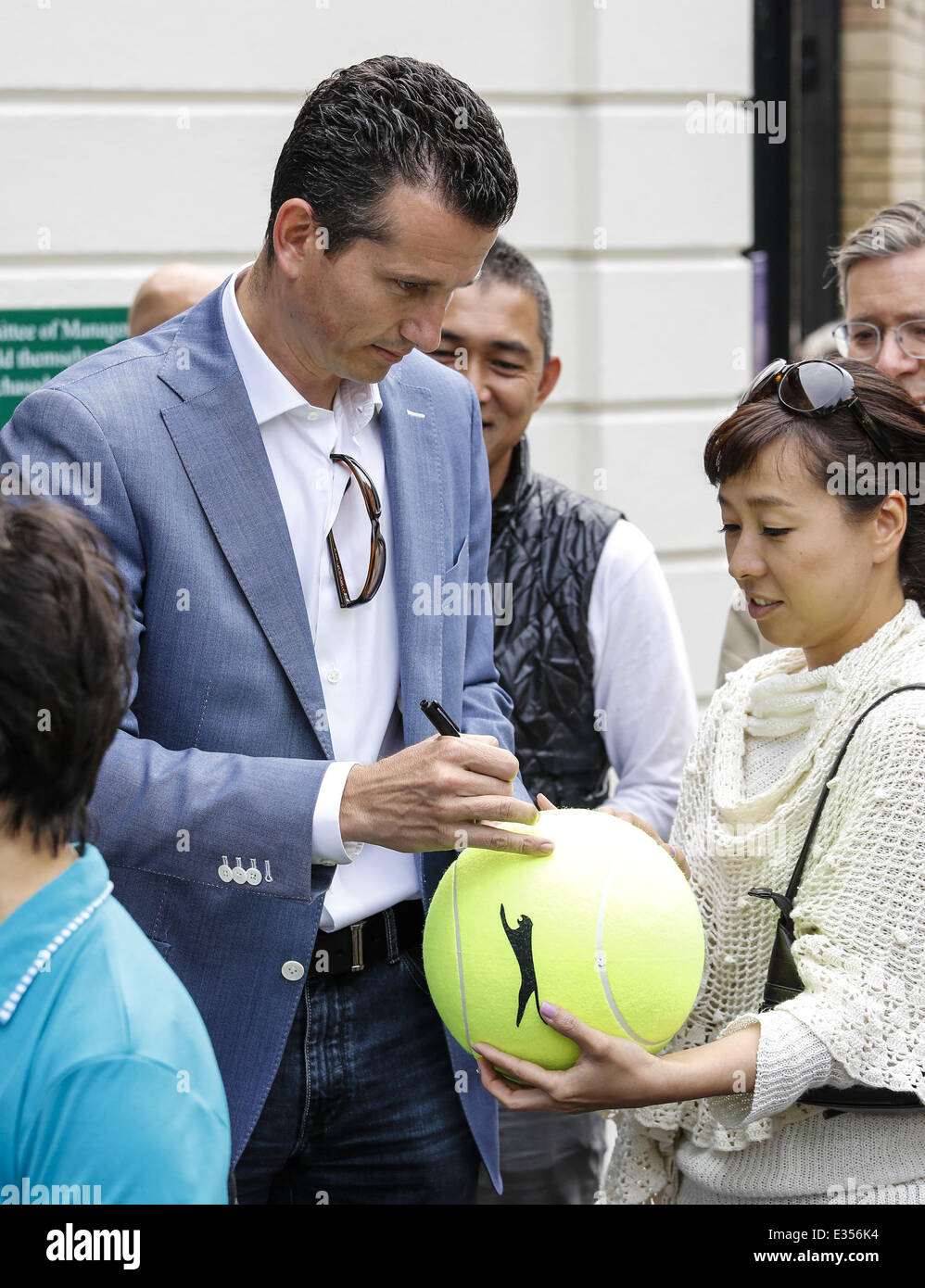 Celebrità e i giocatori arrivano a Wimbledon con: Richard Krajicek dove: Londra, Regno Unito quando: 26 Giu 2013 Foto Stock