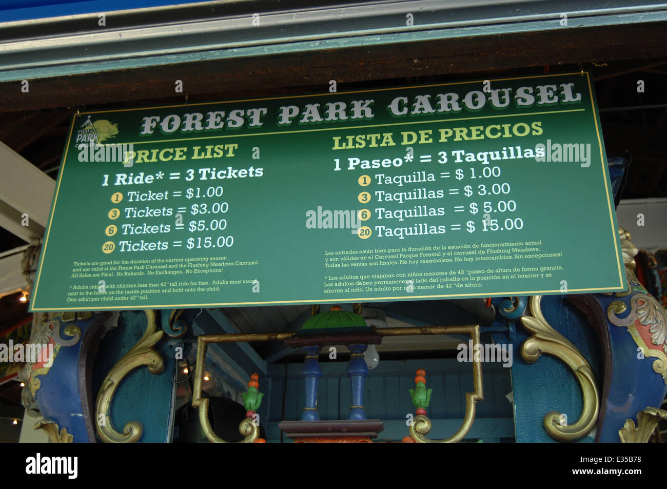 Il Forest Park giostra una 1910 merry-go-round di nascosto nei boschi in Woodhaven, Queens, ha ora ricevuto NYC lo stato del punto di riferimento. La giostra, che dispone di un serraglio colorati di 46 scolpito a mano cavalli, così come un leone, Tiger e cervi, è stata unanimemente considerata un punto di riferimento mediante la conservazione dei Punti di Riferimento Commissione martedì (260613). Dove: Queens, a New York, Stati Uniti quando: 28 maggio 2012 Credit: Maria Fitzsimons/WENN.com Foto Stock