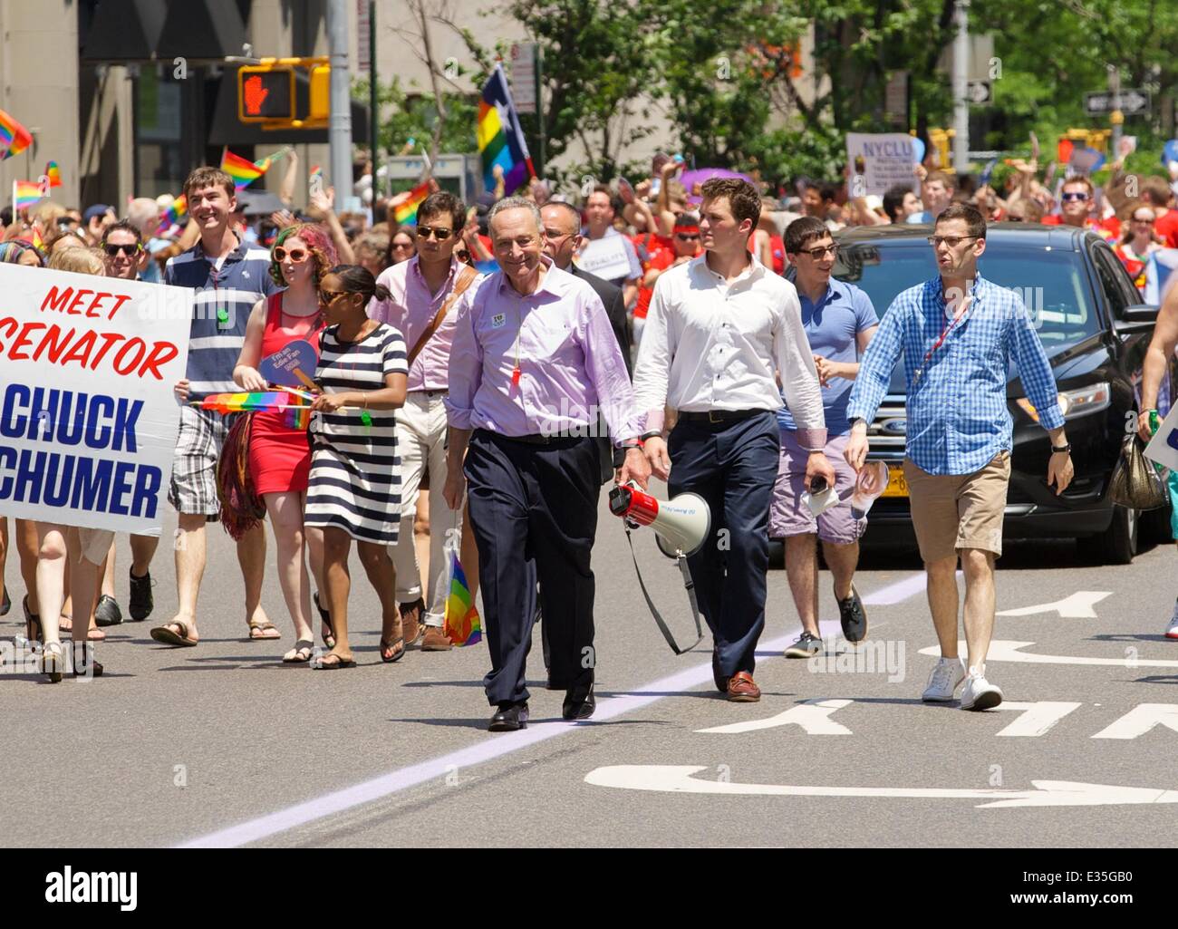 Gay Pride Marzo 2013 in NYC dotate: Chuck Schumer dove: New York City, NY, Stati Uniti quando: 30 Giu 2013 Foto Stock