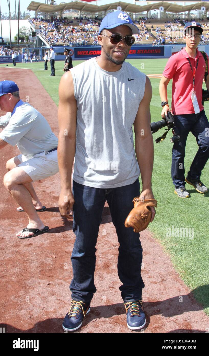 Attore Chadwick Boseman che ha giocato Jackie Robinson nel film '42' butta fuori il primo passo in corrispondenza dei Dodgers gioco. Dotato di: Chadwick Boseman dove: Los Angeles, CA, Stati Uniti quando: 13 Lug 2013 Foto Stock Attore Chadwick Boseman che ha giocato Jackie Robinson nel film '42' butta fuori il primo passo in corrispondenza dei Dodgers gioco. Dotato di: Chadwick Boseman dove: Los Angeles, CA, Stati Uniti quando: 13 Lug 2013 Foto Stock