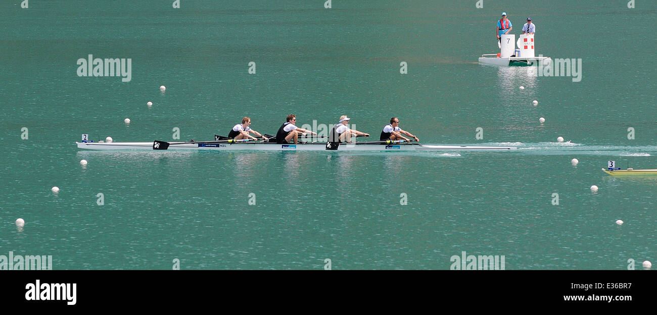 Aiguebelette, Francia. Il 22 giugno, 2014. FISA Rowing World Cup. Il team della Nuova Zelanda vince la medaglia d'oro in leggero uomini 4 finale. Credito: Azione Sport Plus/Alamy Live News Foto Stock