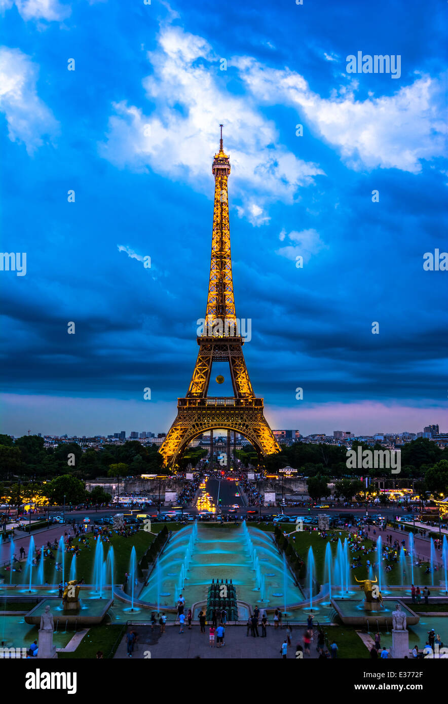 Torre Eiffel, Paris, Francia - nella notte Foto Stock