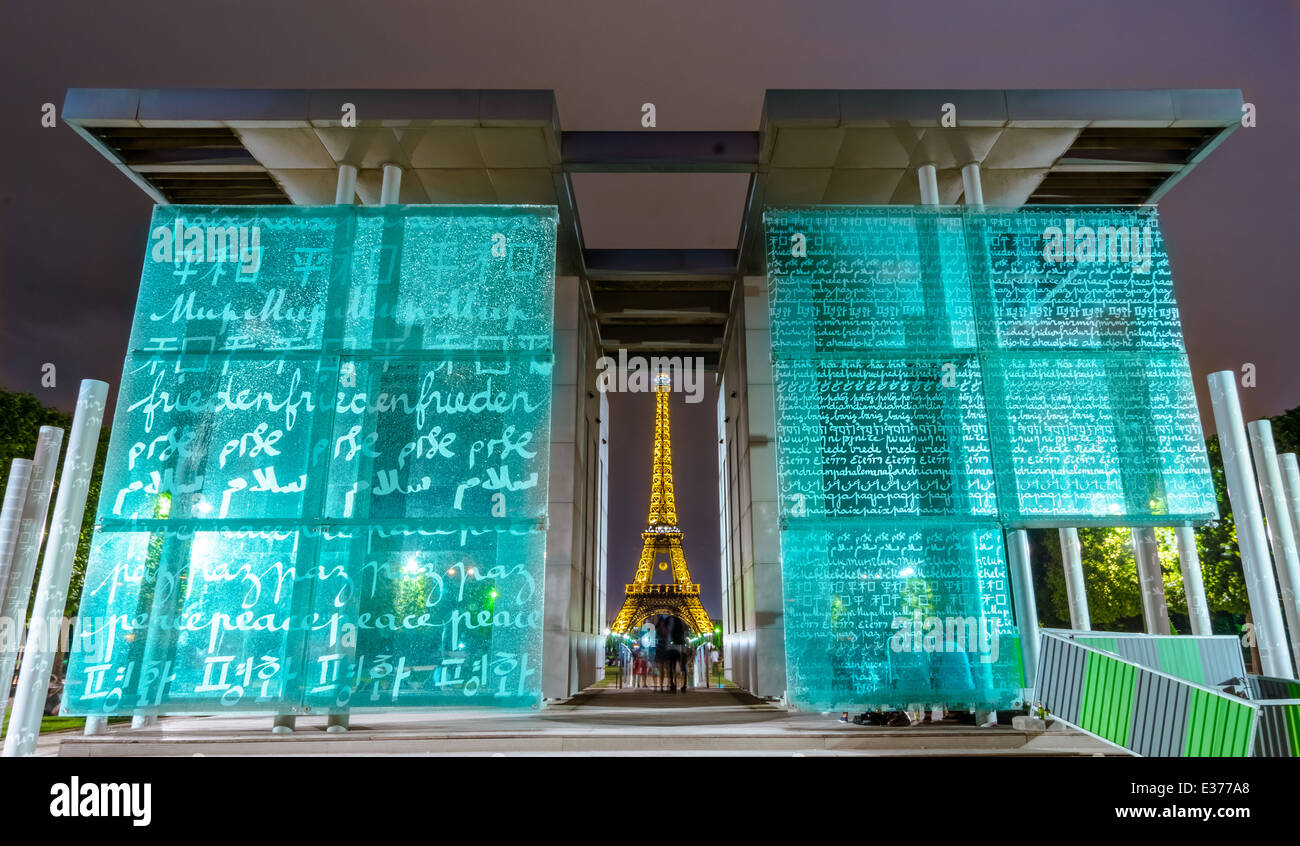 Torre Eiffel, Paris, Francia - nella notte Foto Stock