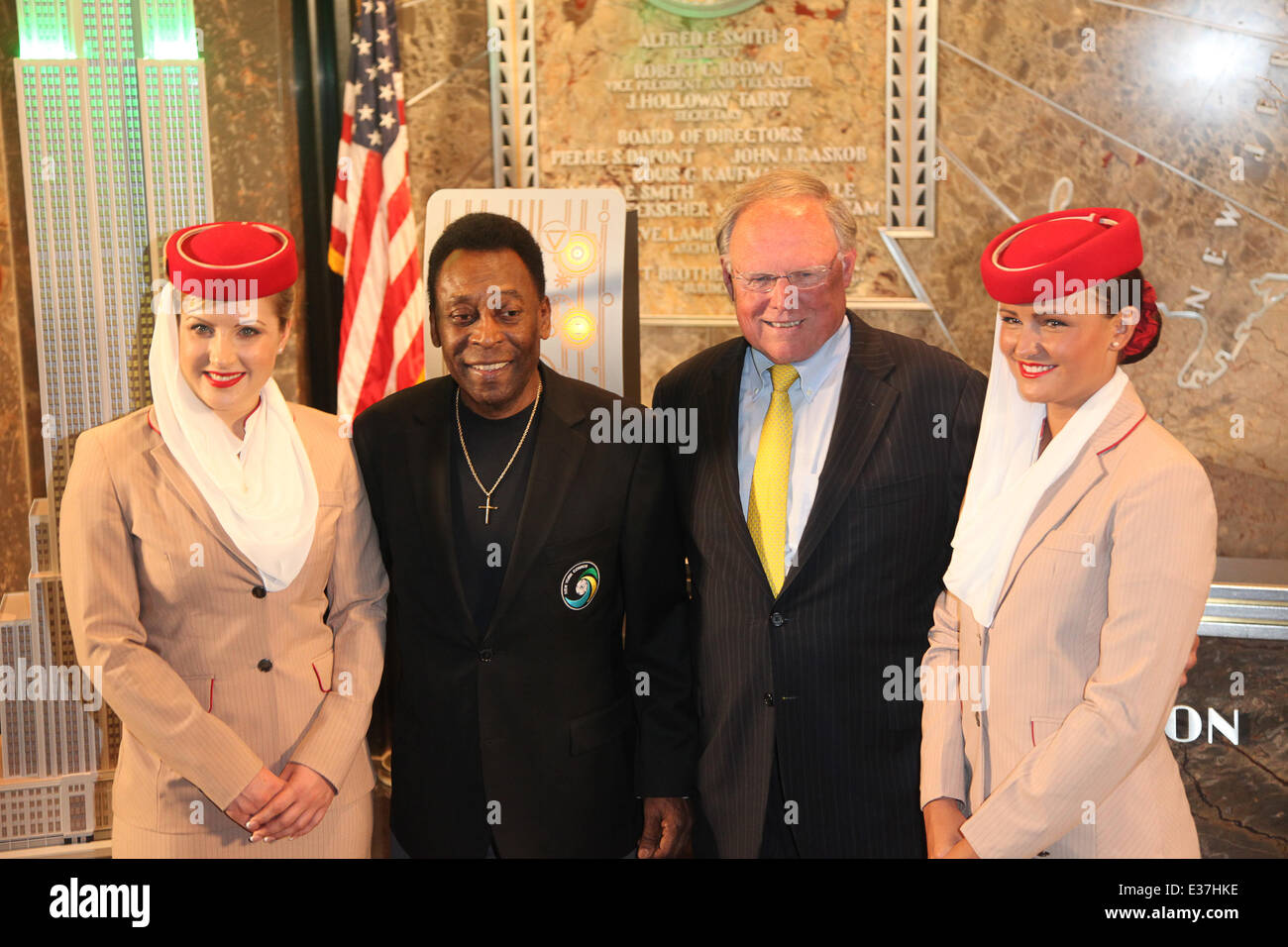 Pele e Marcos Senna luce l'Empire State Building per celebrare il ritorno del New York Cosmos, American professional club di calcio con: Pele,Edson Arantes do Nascimento dove: New York City, Regno Unito quando: 01 Ago 2013 Foto Stock