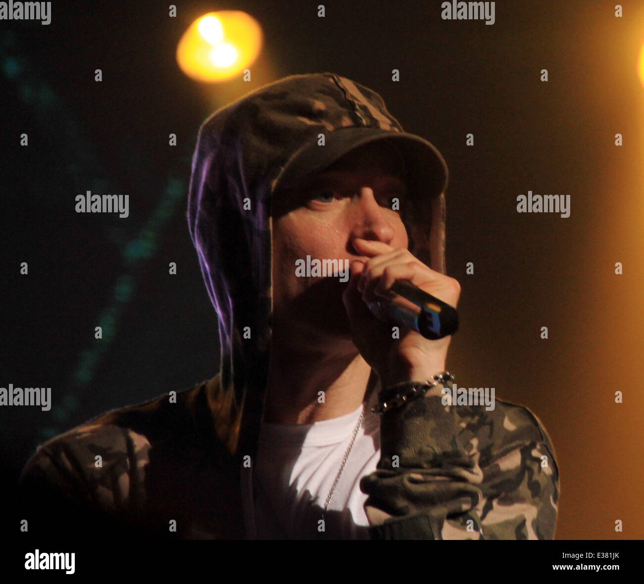 Hip Hop Icona Eminem, rende un raro evento specila prestazioni per  celebrare G-Shockwave orologi trentesimo anniversario presso il Molo 36  nella città di New York, NY. Dotate di Eminem dove: New York