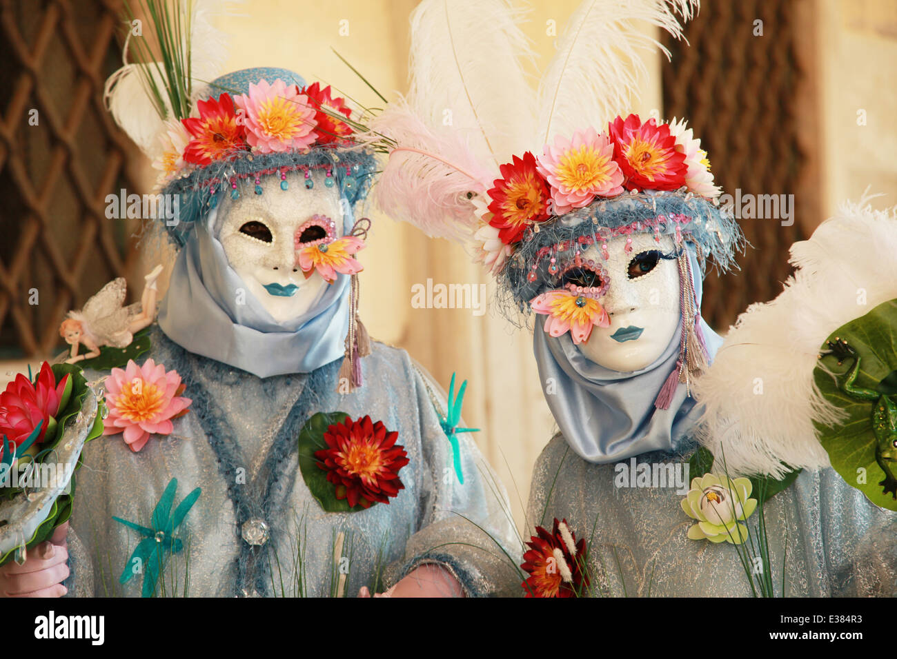 Le donne in fiore costume di carnevale di Venezia Foto stock - Alamy