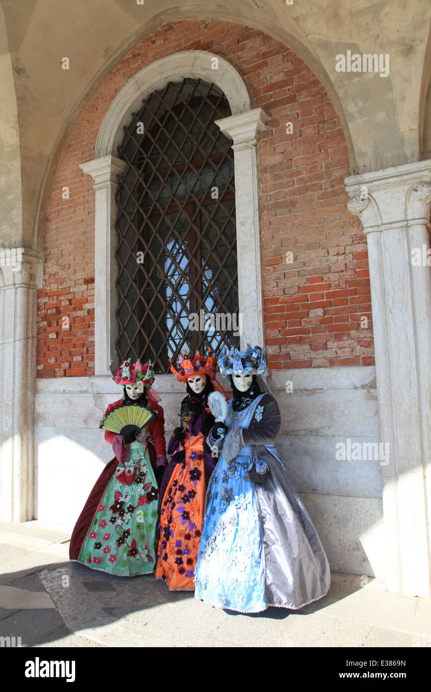 Donne abbigliate nel XVII secolo costume in Venezia Foto Stock