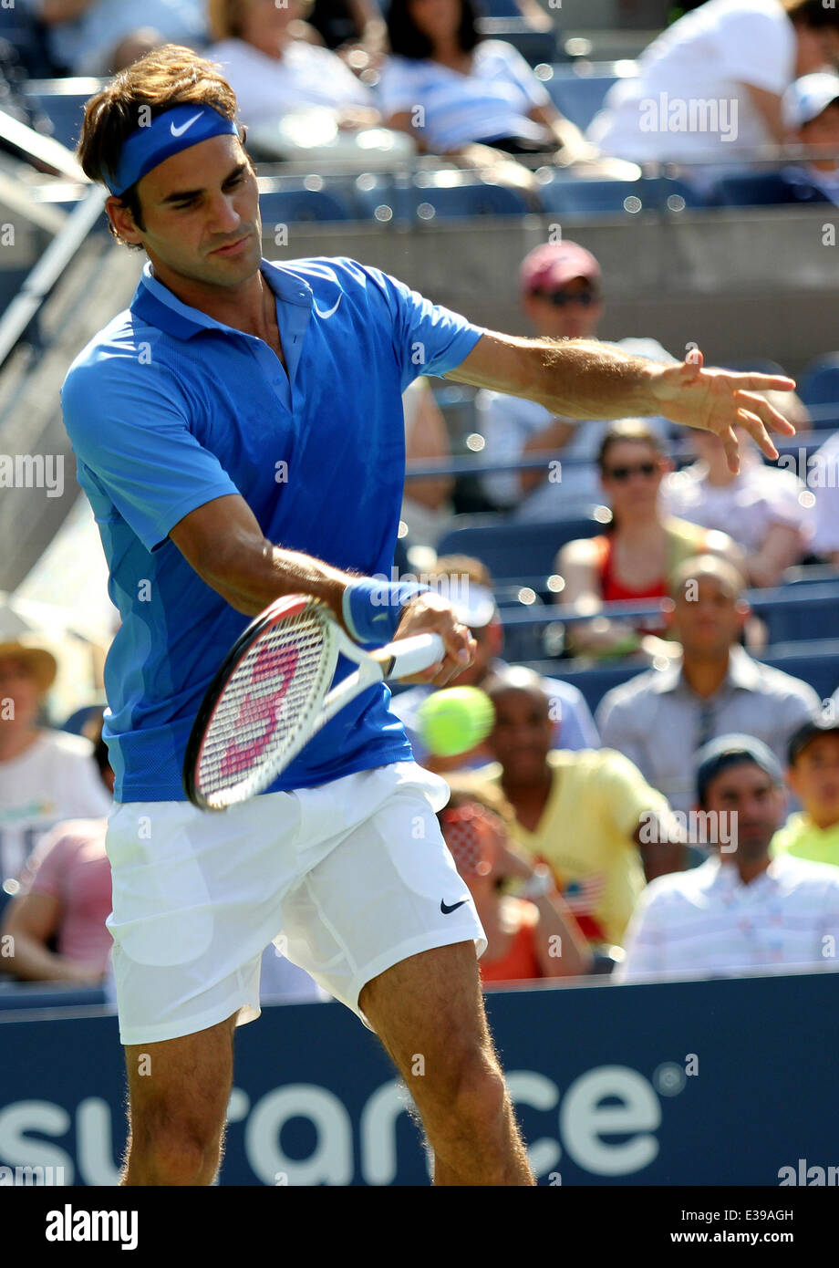 US Open 2013 a Flushing Meadows - Giorno 2 Roger Federer, SUI, sconfigge Grega Zemlja, SLO, in retta fissa, 6-3, 6-2, 7-5 caratterizzate da: Roger Federer dove: New York, NY, Stati Uniti quando: 27 Ago 2013 Foto Stock