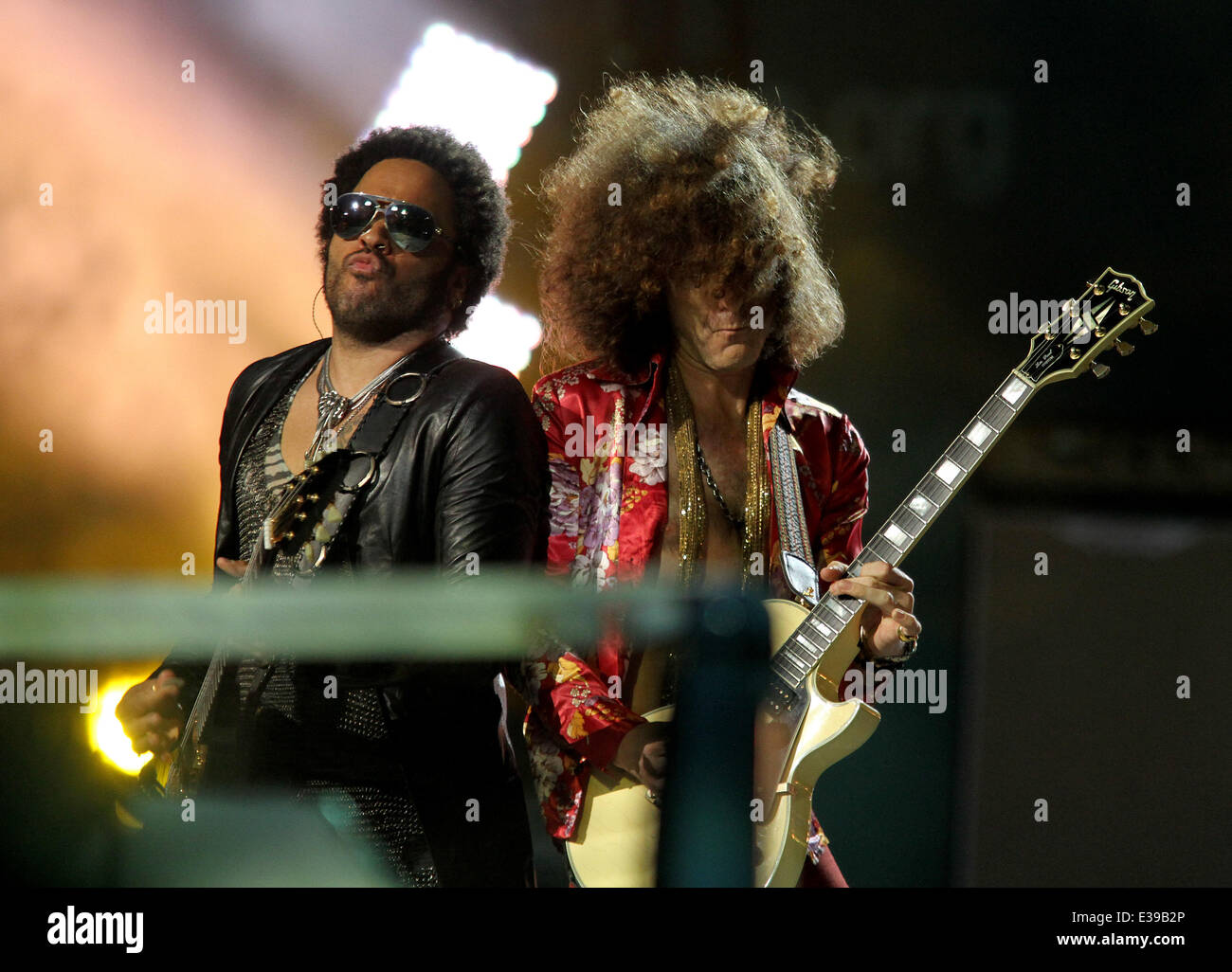 La serata di apertura del concerto per il 2013 US Open Tennis Tournament, a Billie Jean King Centro Tennis, nel lavaggio, Queens, NYC. Dotato di: Lenny Kravitz,Craig Ross dove: New York, NY, Stati Uniti quando: 26 Ago 2013 Foto Stock