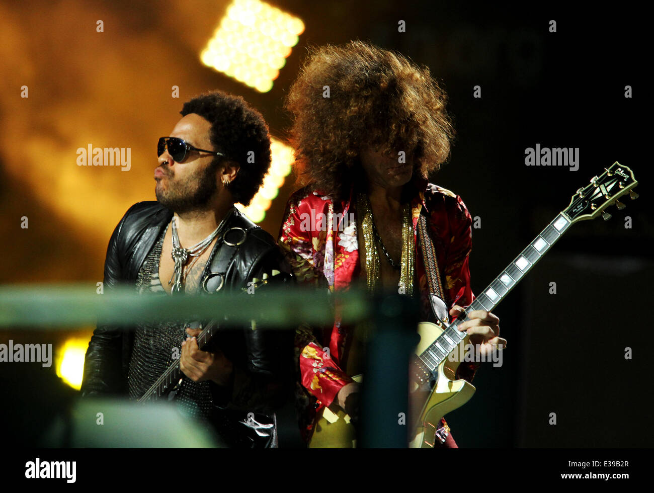 La serata di apertura del concerto per il 2013 US Open Tennis Tournament, a Billie Jean King Centro Tennis, nel lavaggio, Queens, NYC. Dotato di: Lenny Kravitz,Craig Ross dove: New York, NY, Stati Uniti quando: 26 Ago 2013 Foto Stock