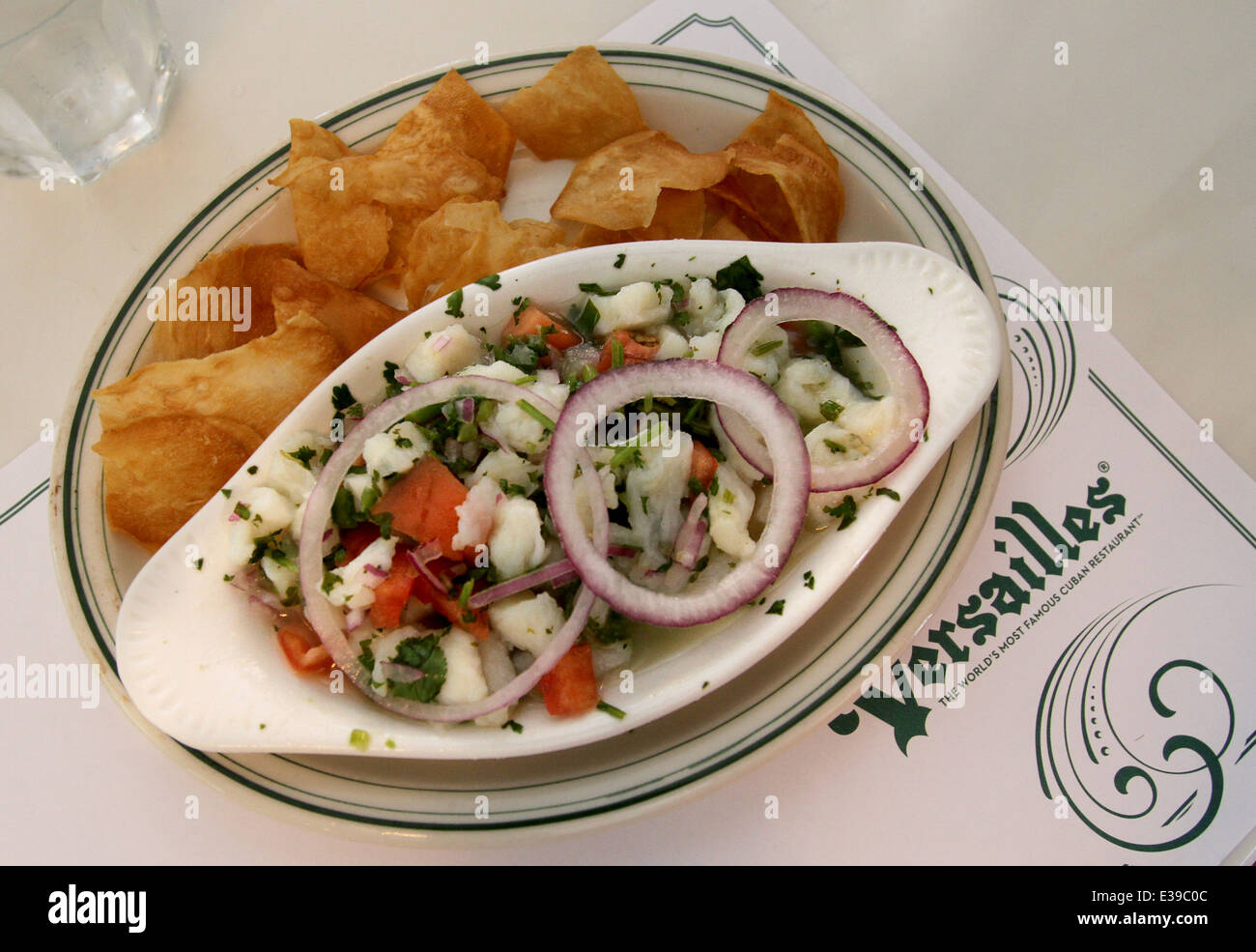 In stile cubano ceviche a Versailles ristorante e di una caffetteria, ristorante e panificio, e un punto di riferimento di mangiare stabilimento Foto Stock