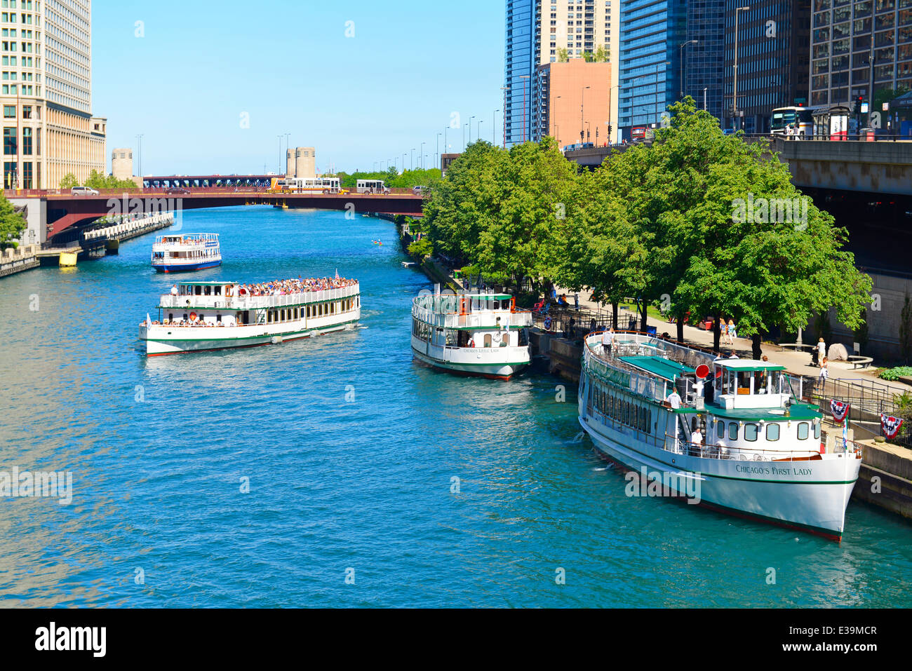 Chicago River Cruise, imbarcazione turistica,barche lungo il famoso Riverwalk di Chicago, Illinois, Stati Uniti d'America; Foto Stock