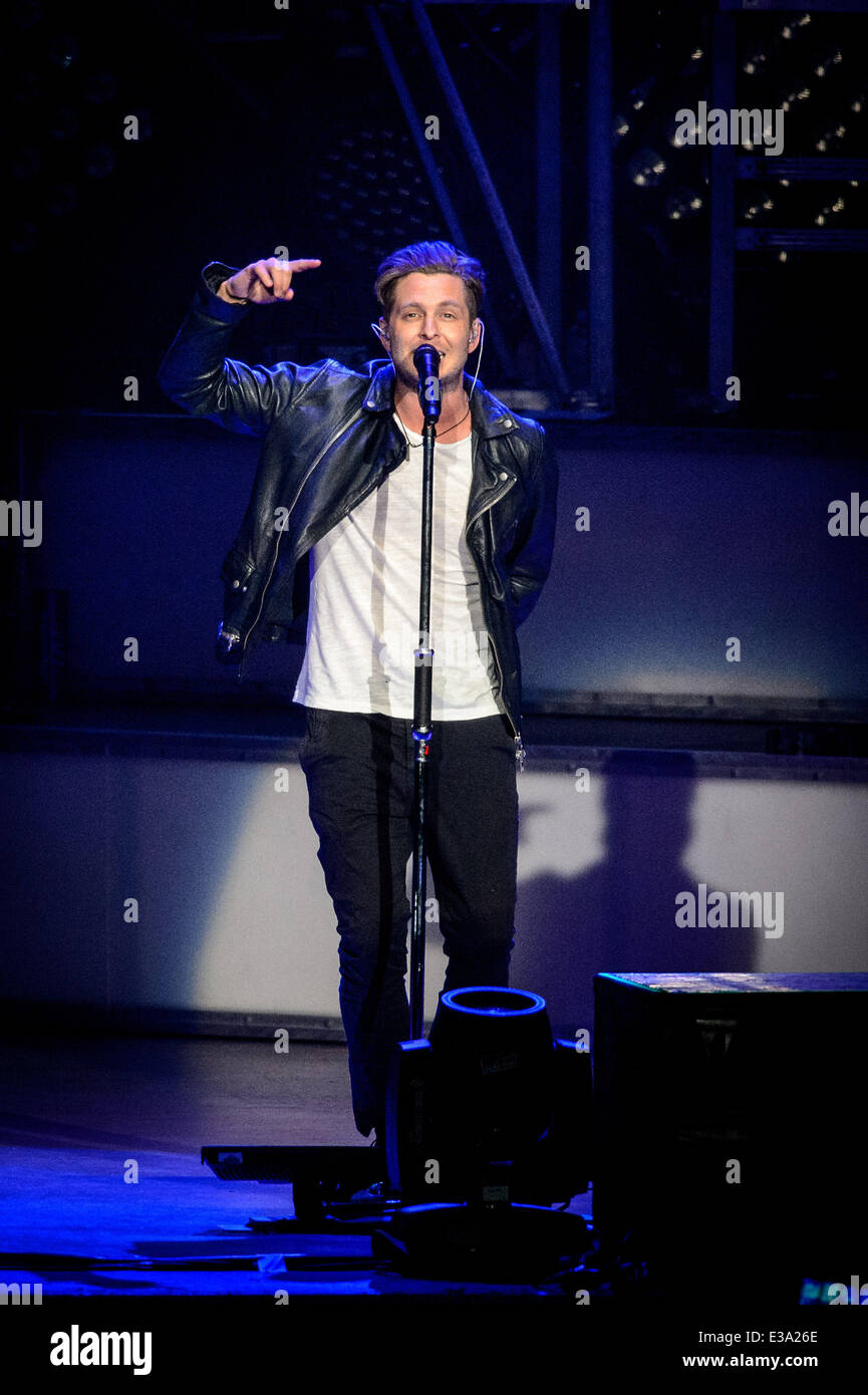 Toronto, Ontario, Canada. Il 22 giugno, 2014. American pop rock band OneRepublic perfromed a Molsom anfiteatro canadese a Toronto. I membri della band: Ryan Tedder ZACH FILKINS, DREW BROWN, Eddie Fisher, BRENT KUTZLE Credit: Igor Vidyashev/ZUMAPRESS.com/Alamy Live News Foto Stock