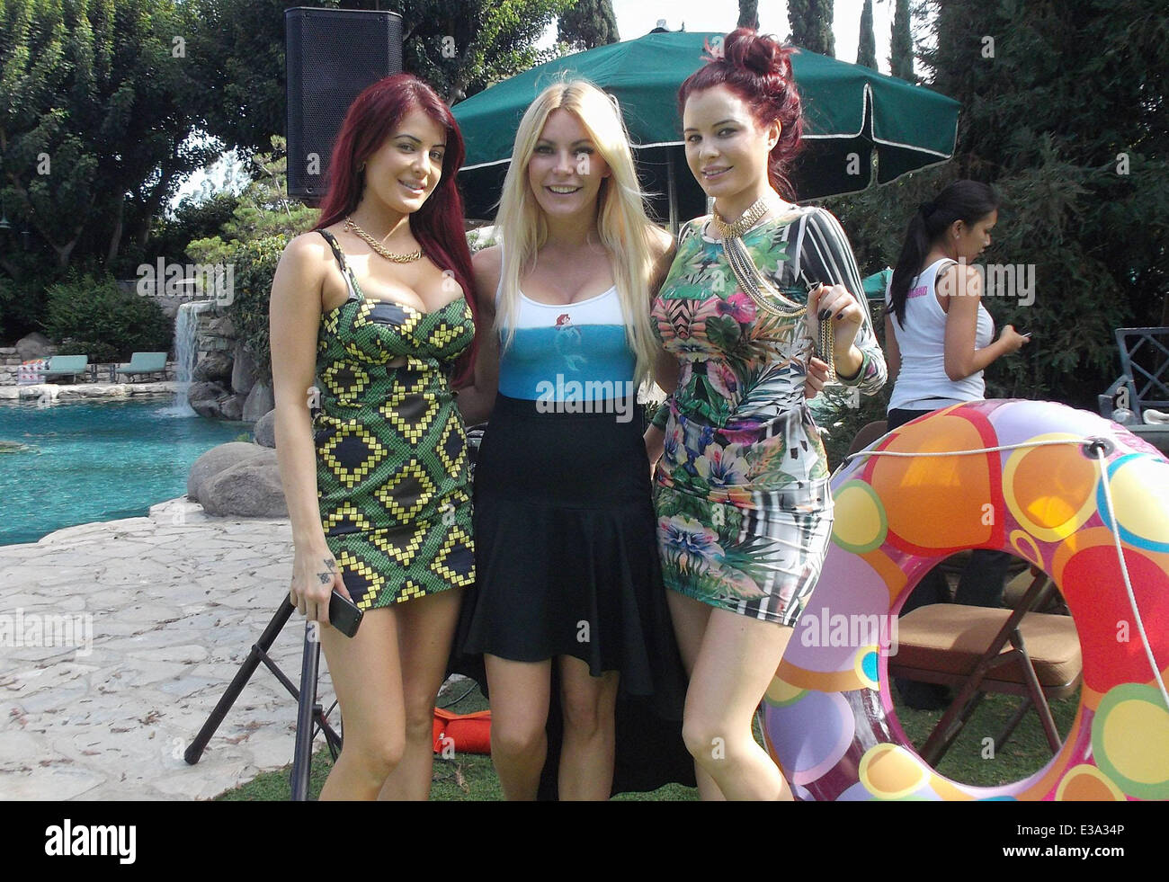 La Howe gemelli, Carla e Melissa, visitare il Palazzo di Playboy con: Carla Howe,Melissa Howe,Crystal Hefner dove: Los Angeles, California, Stati Uniti quando: 06 Set 2013 Foto Stock