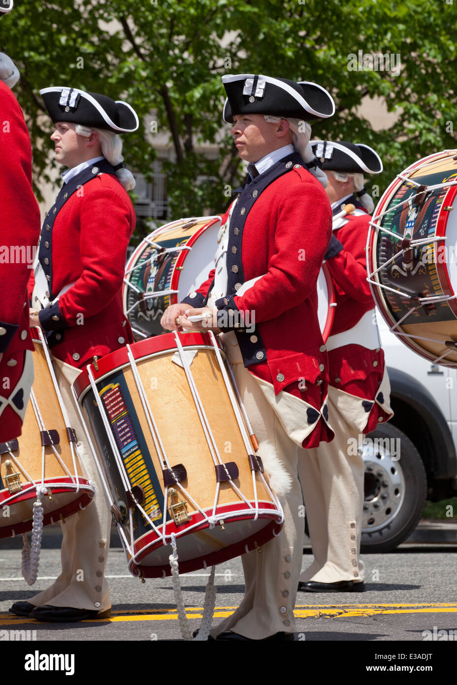 La US Army vecchia guardia Fife e corpo del tamburo in corrispondenza di una street parade - Washington DC, Stati Uniti d'America Foto Stock