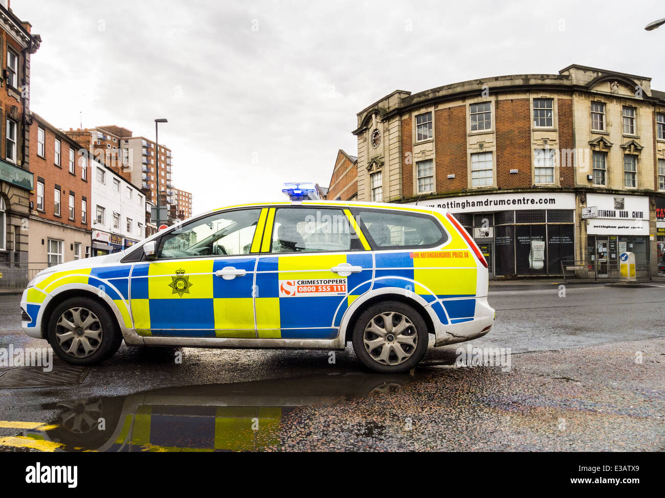 NOTTINGHAMSHIRE veicolo di polizia nella partecipazione al sito di fuoriuscite di diesel in Sneinton, Nottingham 24-02-2011 Foto Stock
