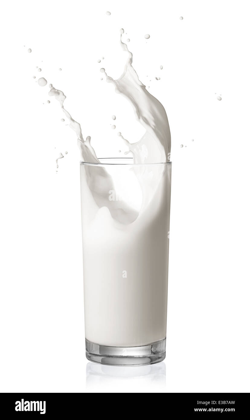 Bicchiere di latte spruzzi isolato su bianco Foto Stock