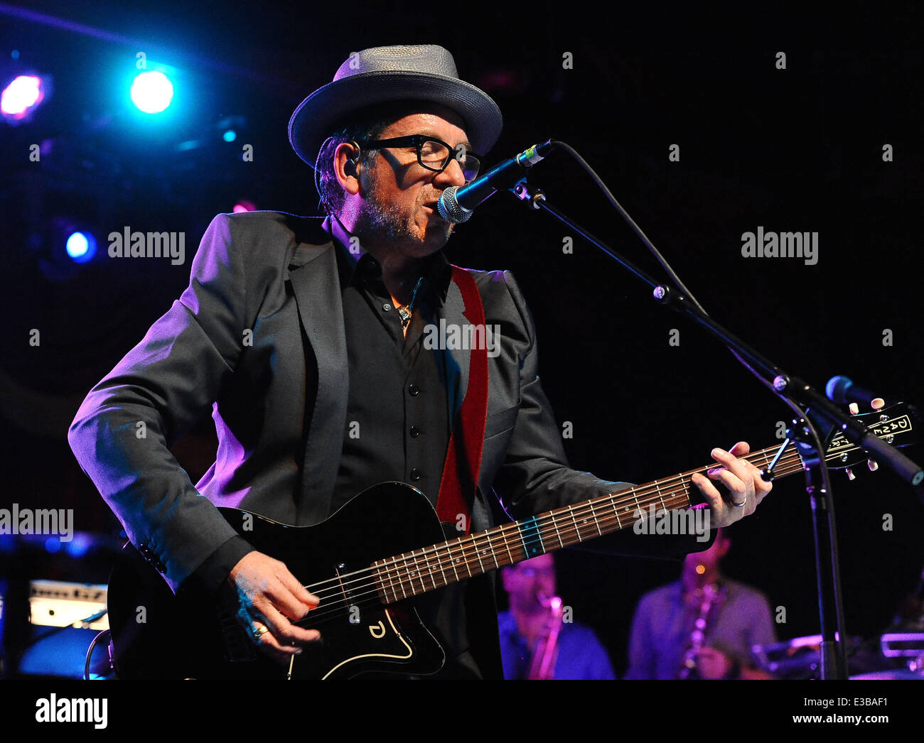 Elvis Costello suona con le radici a Brooklyn ciotola con: Elvis Costello dove: Brooklyn, NY, Stati Uniti quando: 16 Set 2013 Foto Stock
