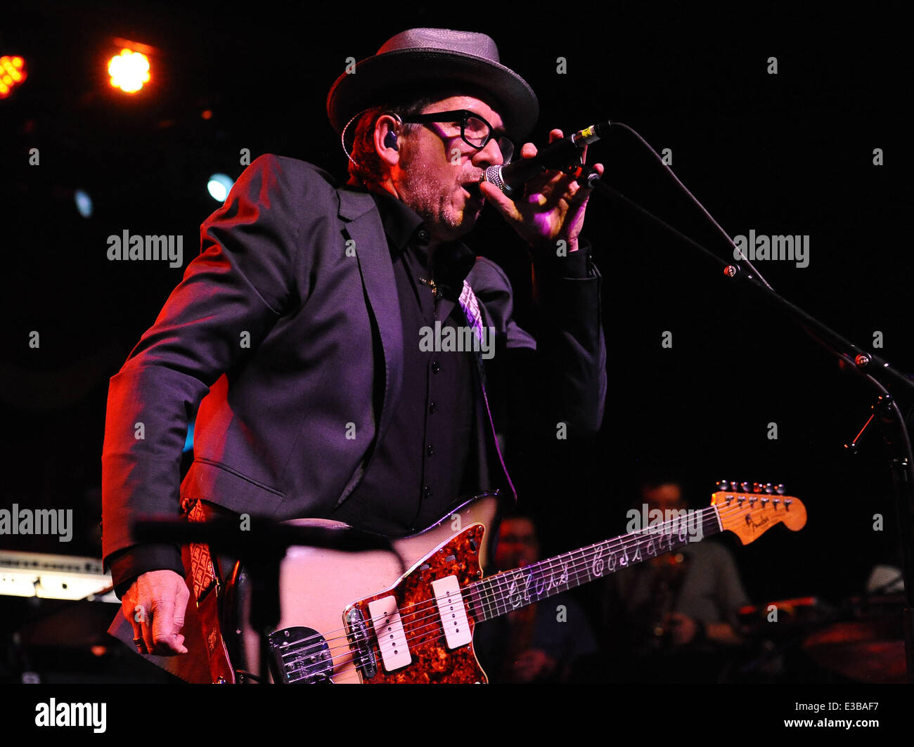 Elvis Costello suona con le radici a Brooklyn ciotola con: Elvis Costello dove: Brooklyn, NY, Stati Uniti quando: 16 Set 2013 Foto Stock