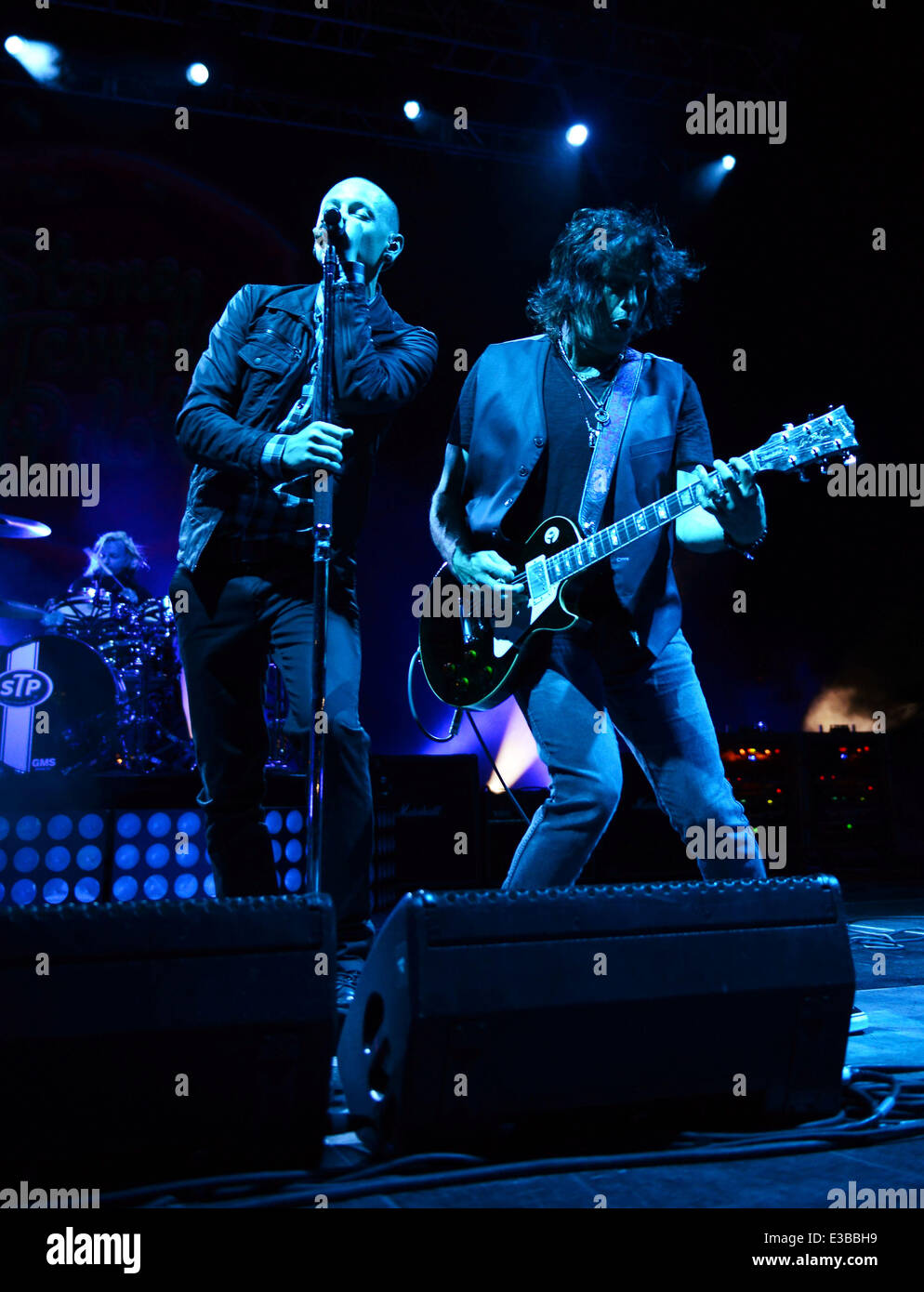Stone Temple Pilots con Chester Bennington eseguire sul palco a BB&T Center dotato di: Chester Bennington,Dean cetta dove: Sunrise, FL, Stati Uniti quando: 18 Set 2013 Foto Stock