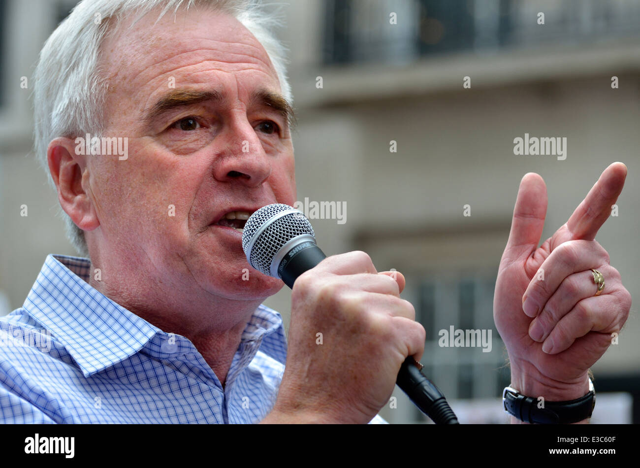 John McDonnell MP (Manodopera: Hayes e Harlington) parlando in Portland Place contro austerità, 21 giugno 2014 Foto Stock