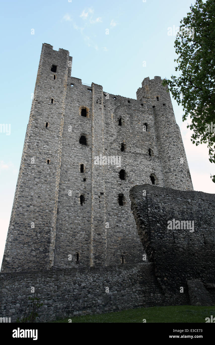 La torre normanna tenere di Kentish ragstone costruita intorno al 1127 da William Corbeil, Rochester Foto Stock
