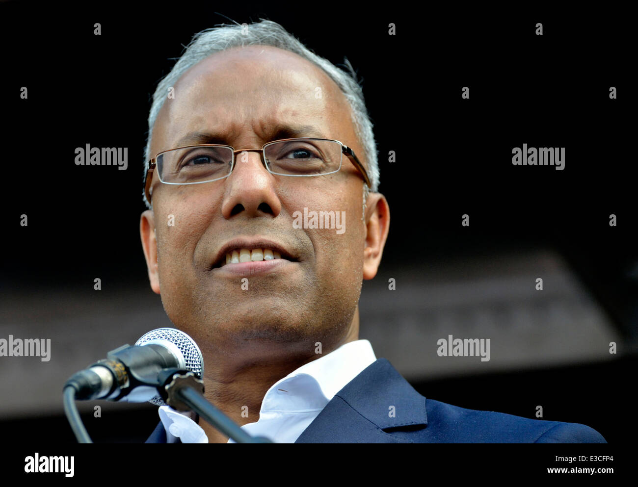 Lutfur Rahman - Sindaco di Tower Hamlets - parlando in un rally in piazza del Parlamento, Londra, 21 giugno 2014 Foto Stock