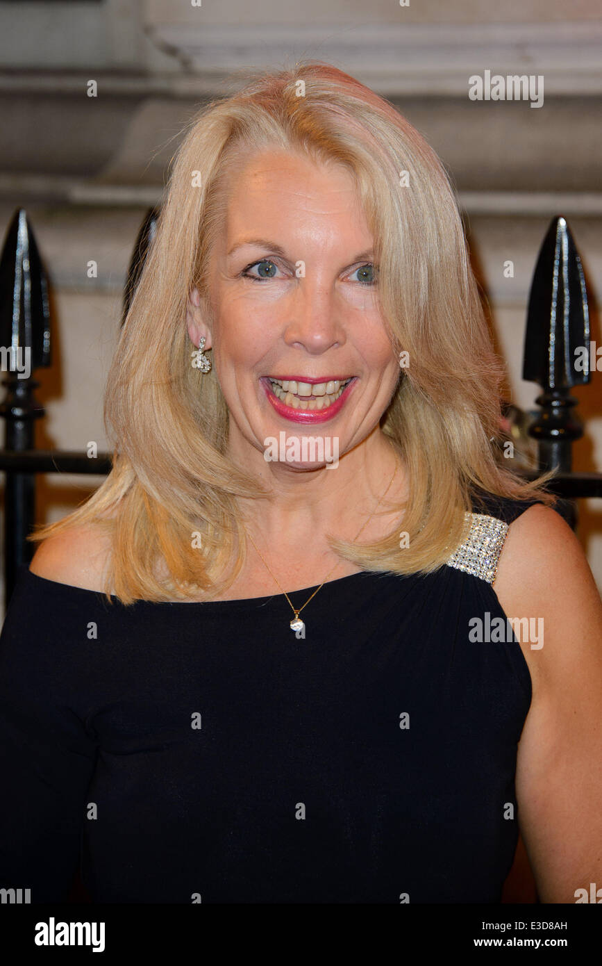 La BFI luminosa cena di gala e asta svoltasi a 8 Northumberland Avenue - Arrivi con: Amanda Nevill dove: Londra, unite Foto Stock