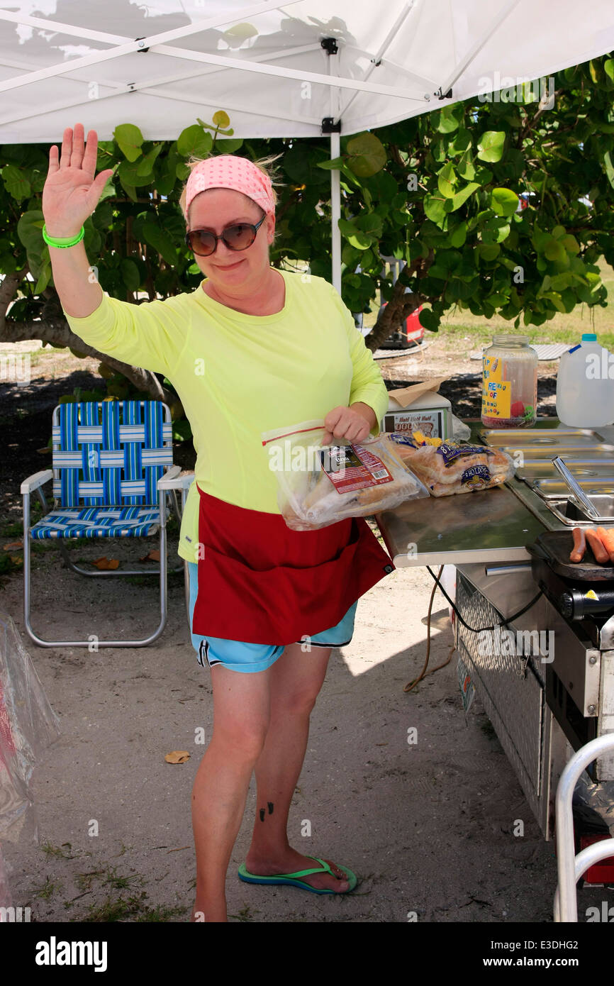 Gentile hot dog stand venditore a Englewood Beach in Florida MR Foto Stock