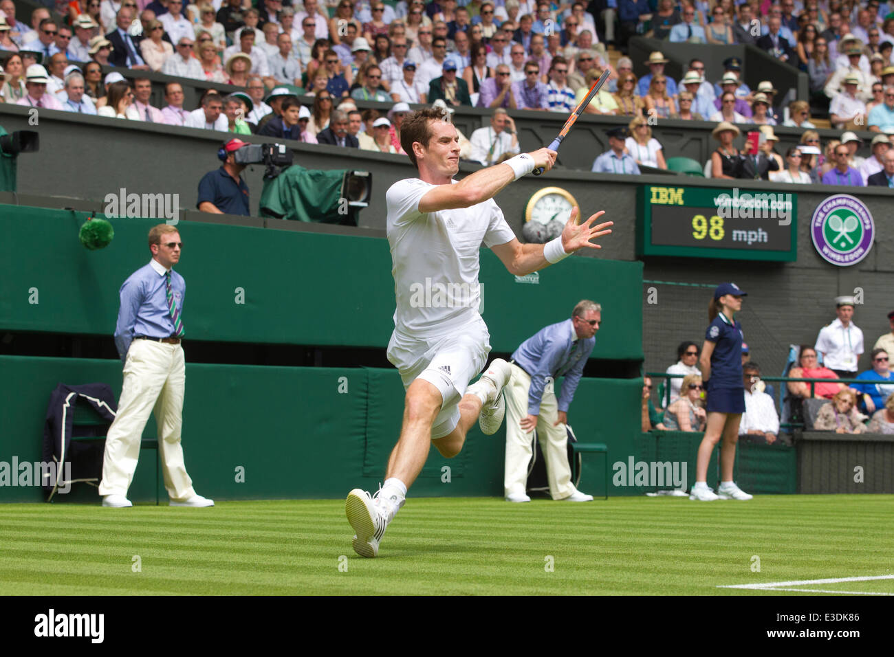 Il torneo di Wimbledon, Londra, Regno Unito. Il 23 giugno, 2014. Il torneo di Wimbledon, Londra, Regno Unito. Il 23 giugno, 2014. Immagine mostra Andy Murray )GBR) difendere il suo titolo di Wimbledon sul primo giorno del torneo di Wimbledon Tennis Championships 2014 contro David Goffen (BEL). Credito: Clickpics/Alamy Live News Foto Stock